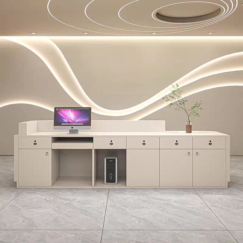 مكتب استقبال عصري مع نقش شعار وخدمات تصميم شخصية. خطوط أنيقة وتشطيبات راقية تُضفي لمسةً مميزةً على مساحتك - مي يي