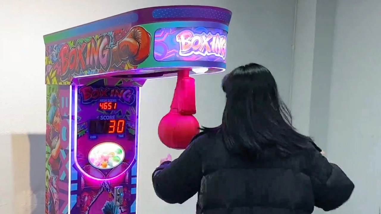 The-punching-ball-falls-test
