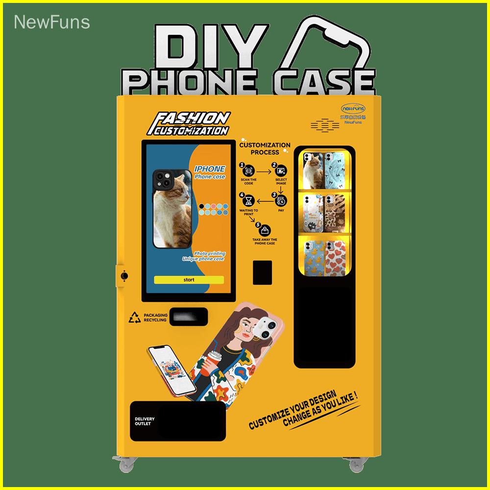 터치스크린과 다양한 디자인 옵션을 갖춘 노란색 DIY 휴대폰 케이스 자판기.