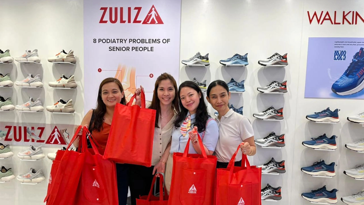 ZULIZ senior footwear partner store display