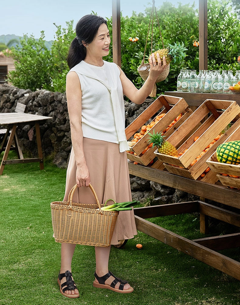 ZULIZ soft summer sandals lifestyle display