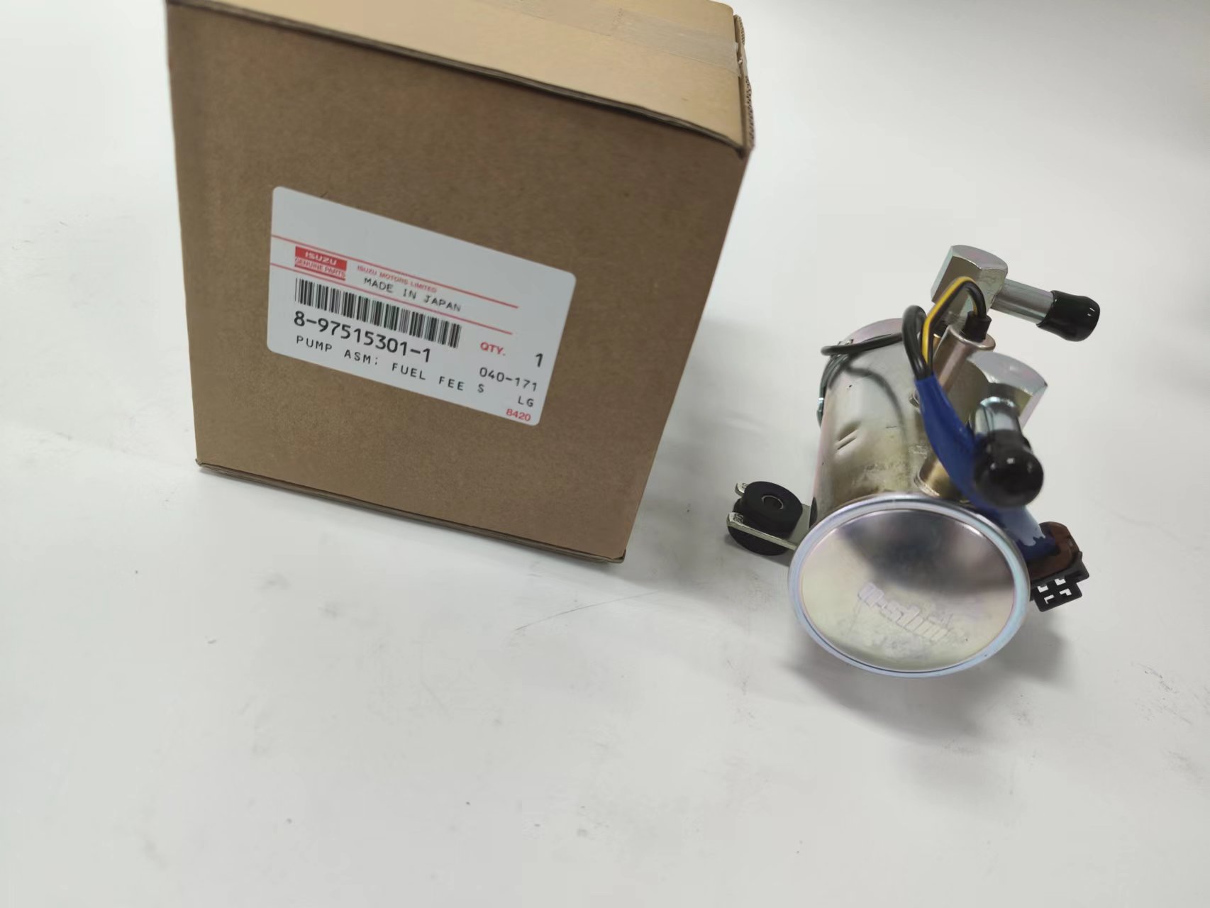 8-97515301-1fuel pump 4hk1