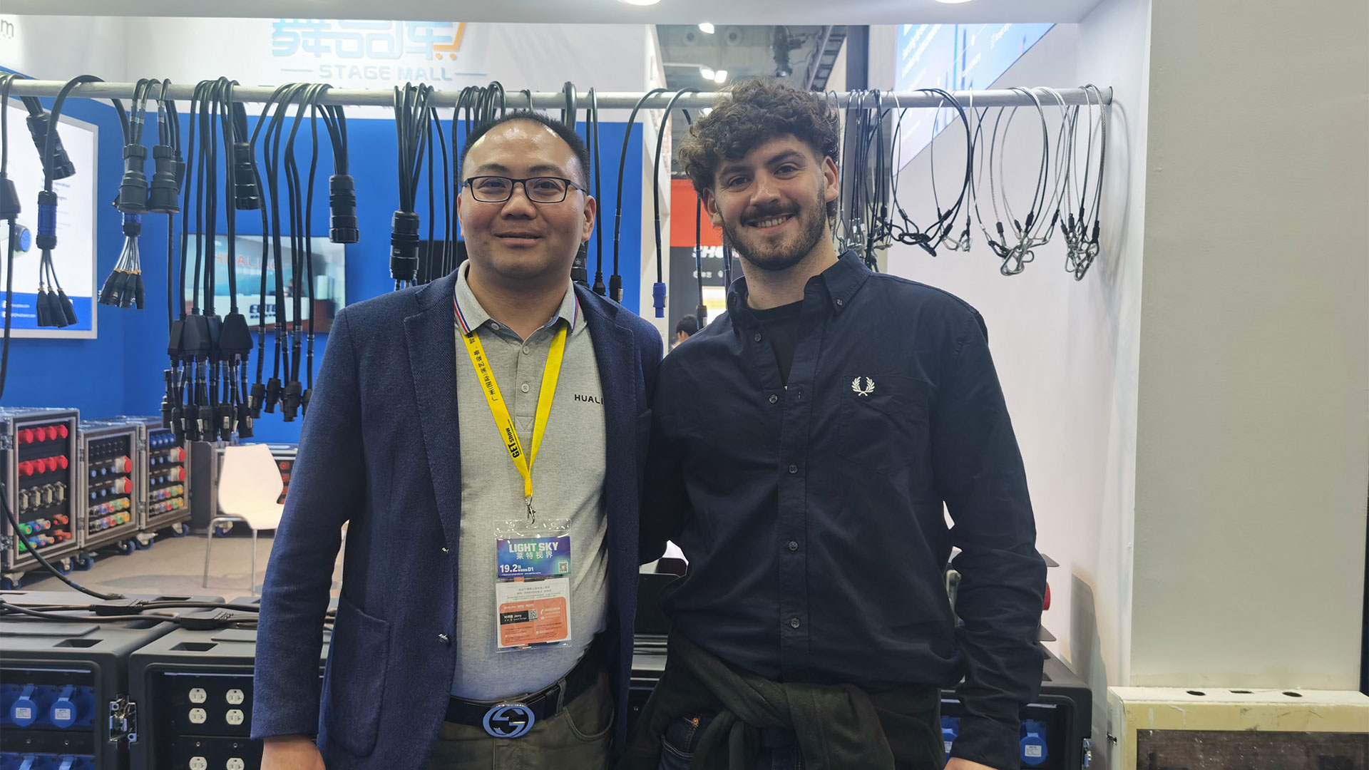 2024-Guangzhou-Getshow-took-a-group-photo-with-X1-customers