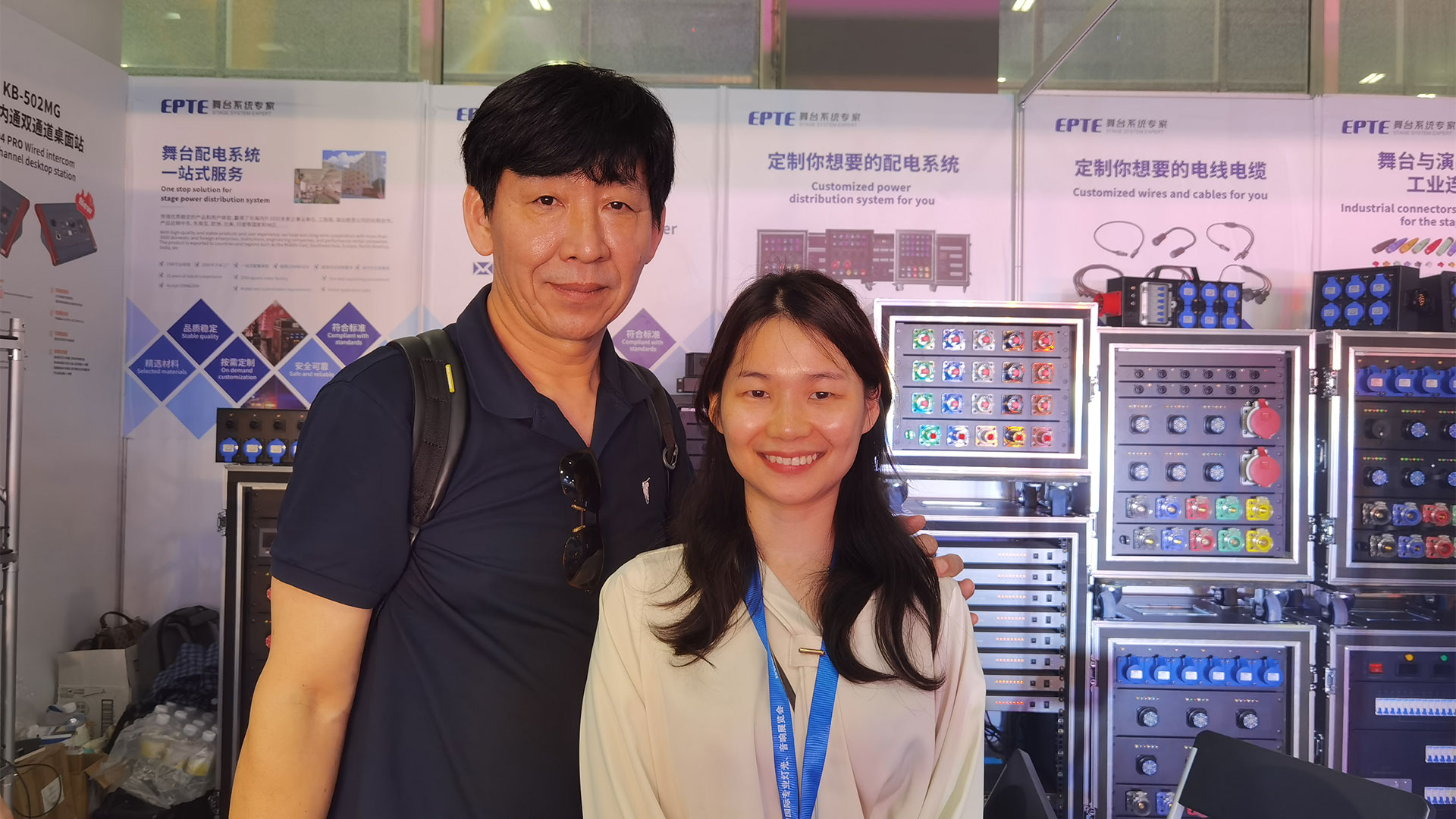 2024-Guangzhou-Prolight+sound-took-a-group-photo-with-Korean-customers