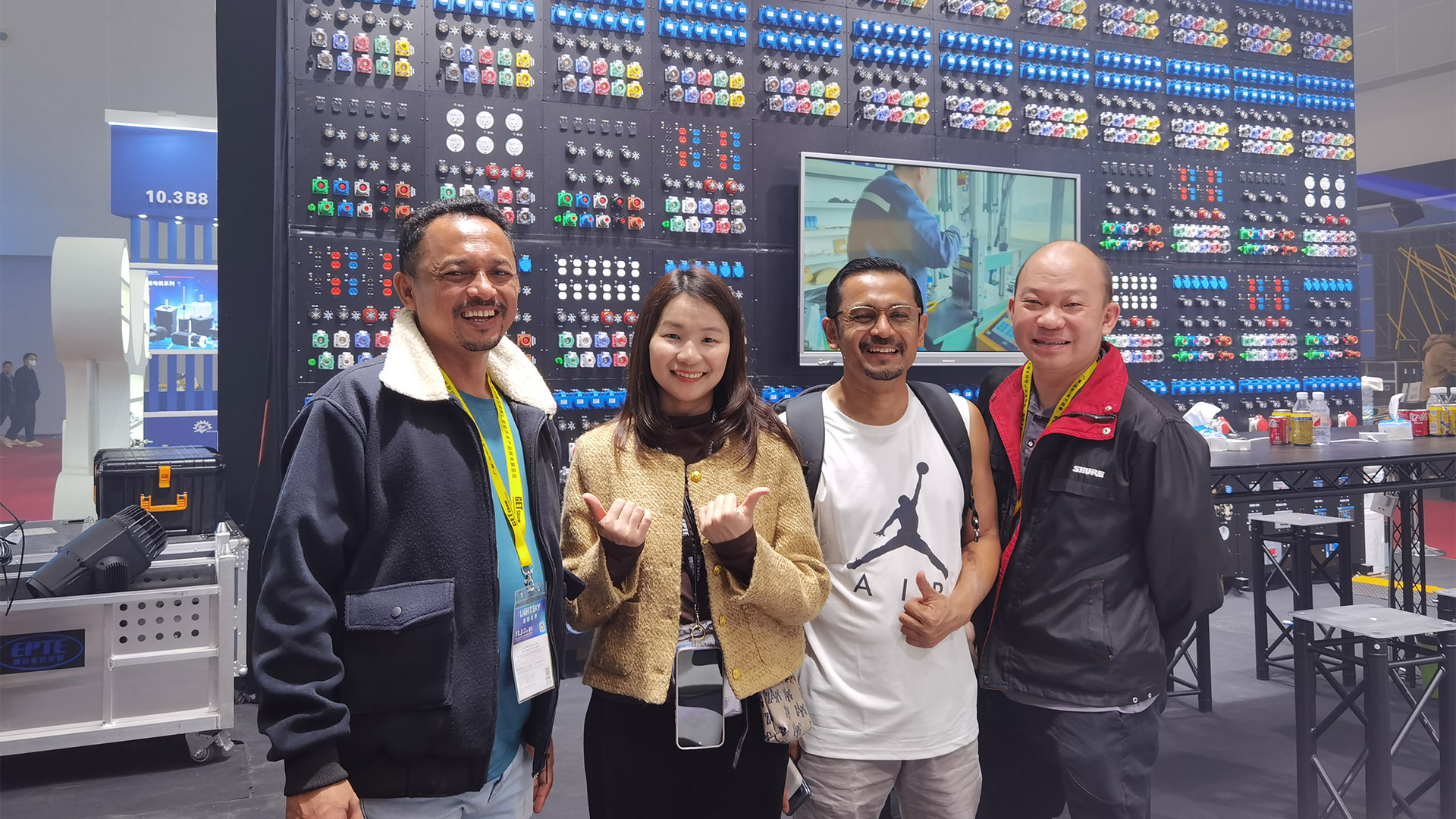 2025-Guangzhou-GETshow-and-Malaysian-customers-took-a-group-photo 2025-Guangzhou-GETshow-and-Malaysian-customers-took-a-group-photo