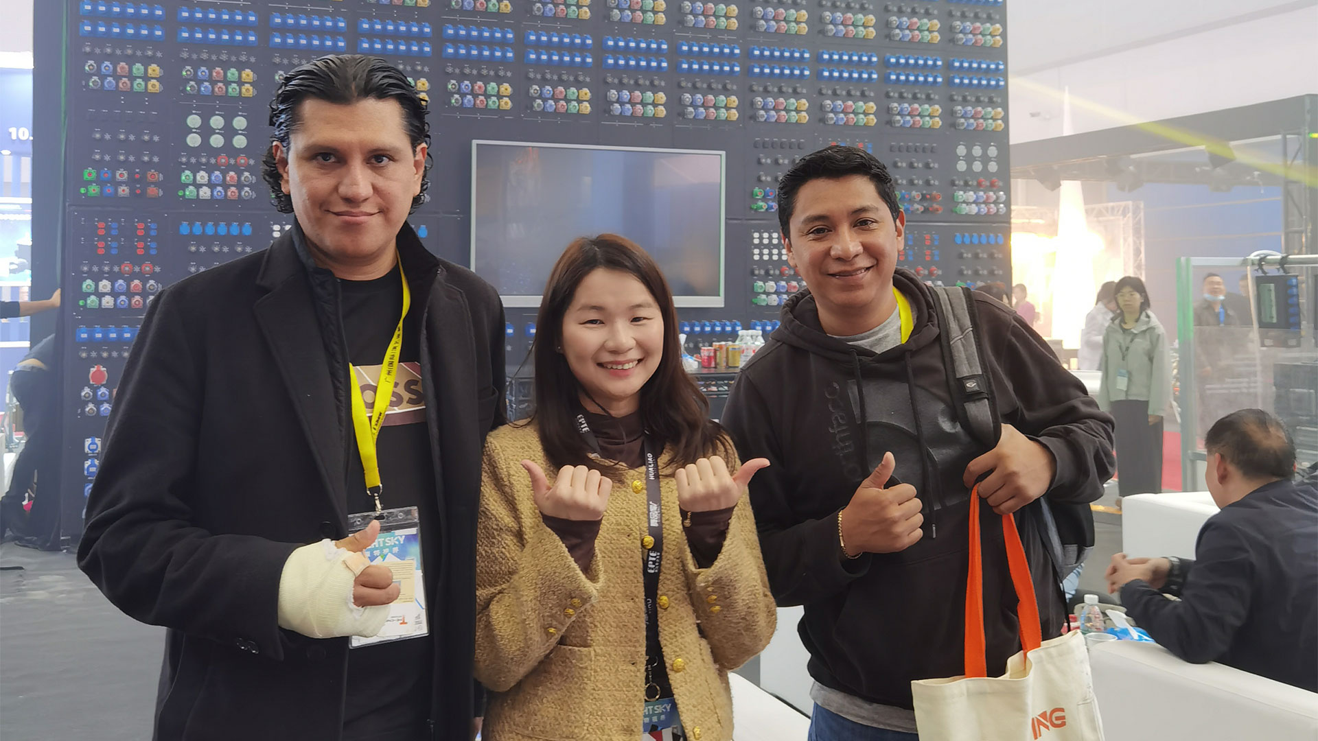 2025-Guangzhou-GETshow-and-Mexican-customers-took-a-group-photo 2025-Guangzhou-GETshow-and-Mexican-customers-took-a-group-photo