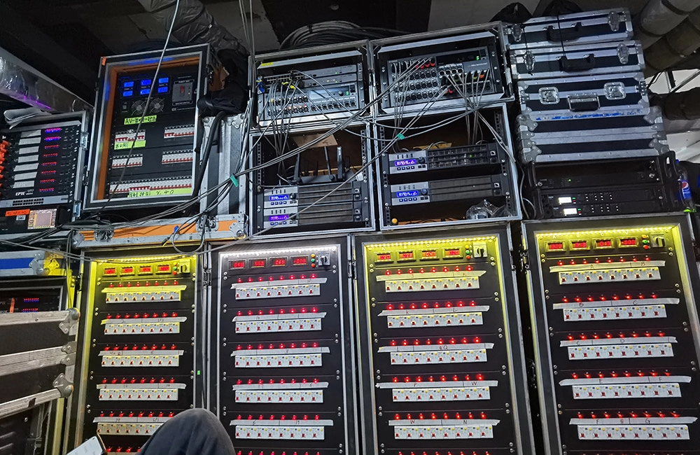 weird stage lighting cable