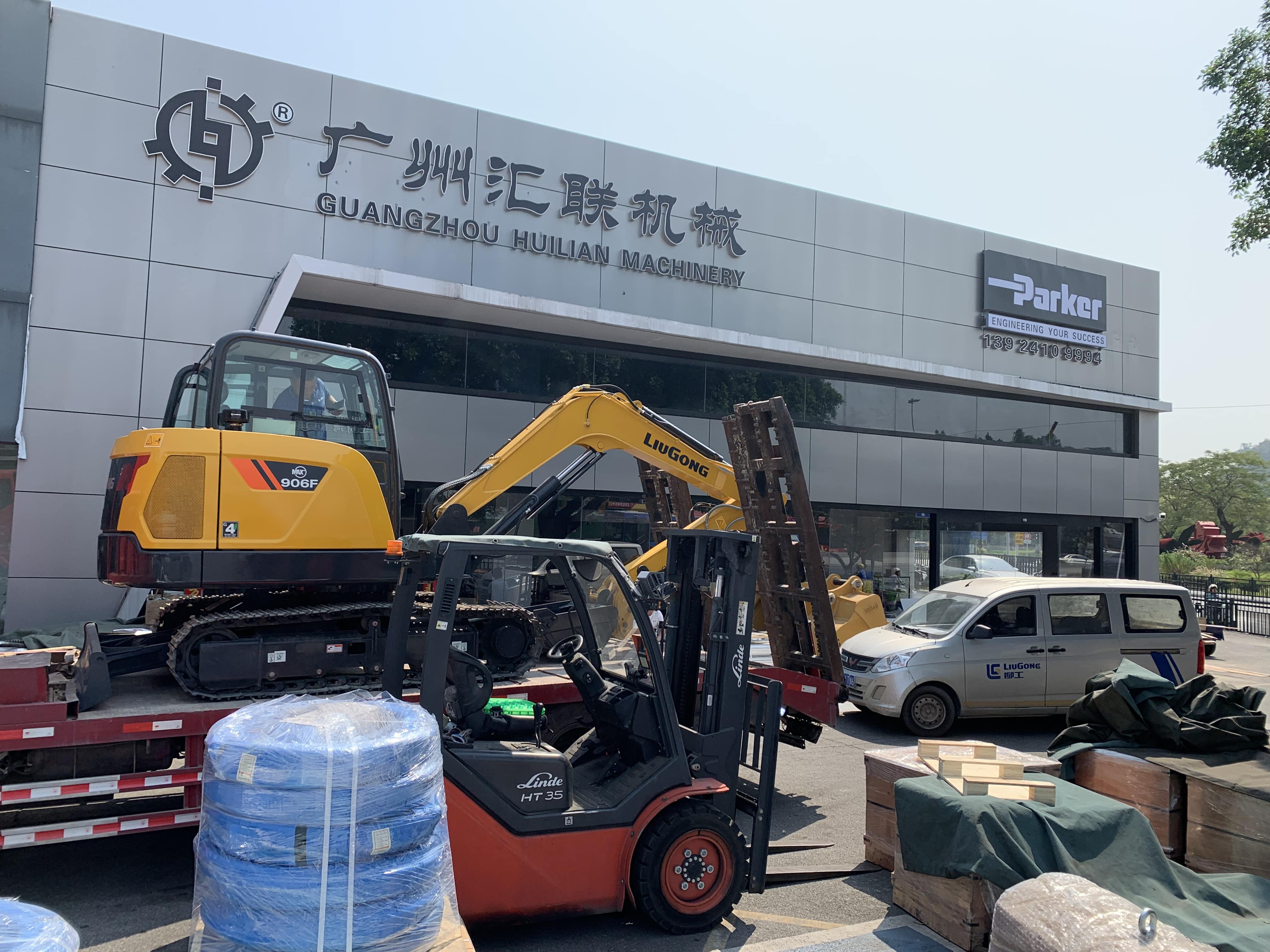 Huilian Machinery Hydraulic Excavator Breaker And Breaker Parts Factory