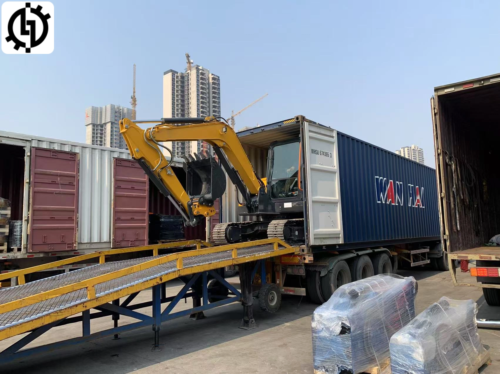 Huilian-Machine-Loading-Excavator-Photo Huilian Machine Loading Excavator Photo