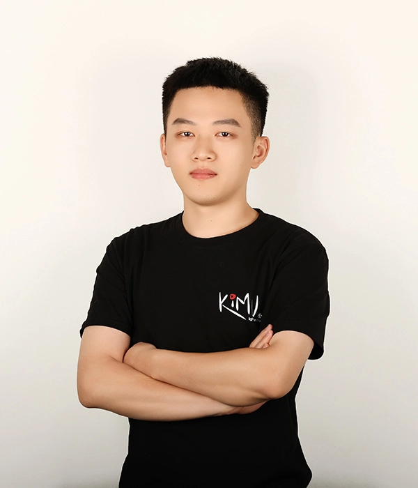 Huang(Operations Manager)