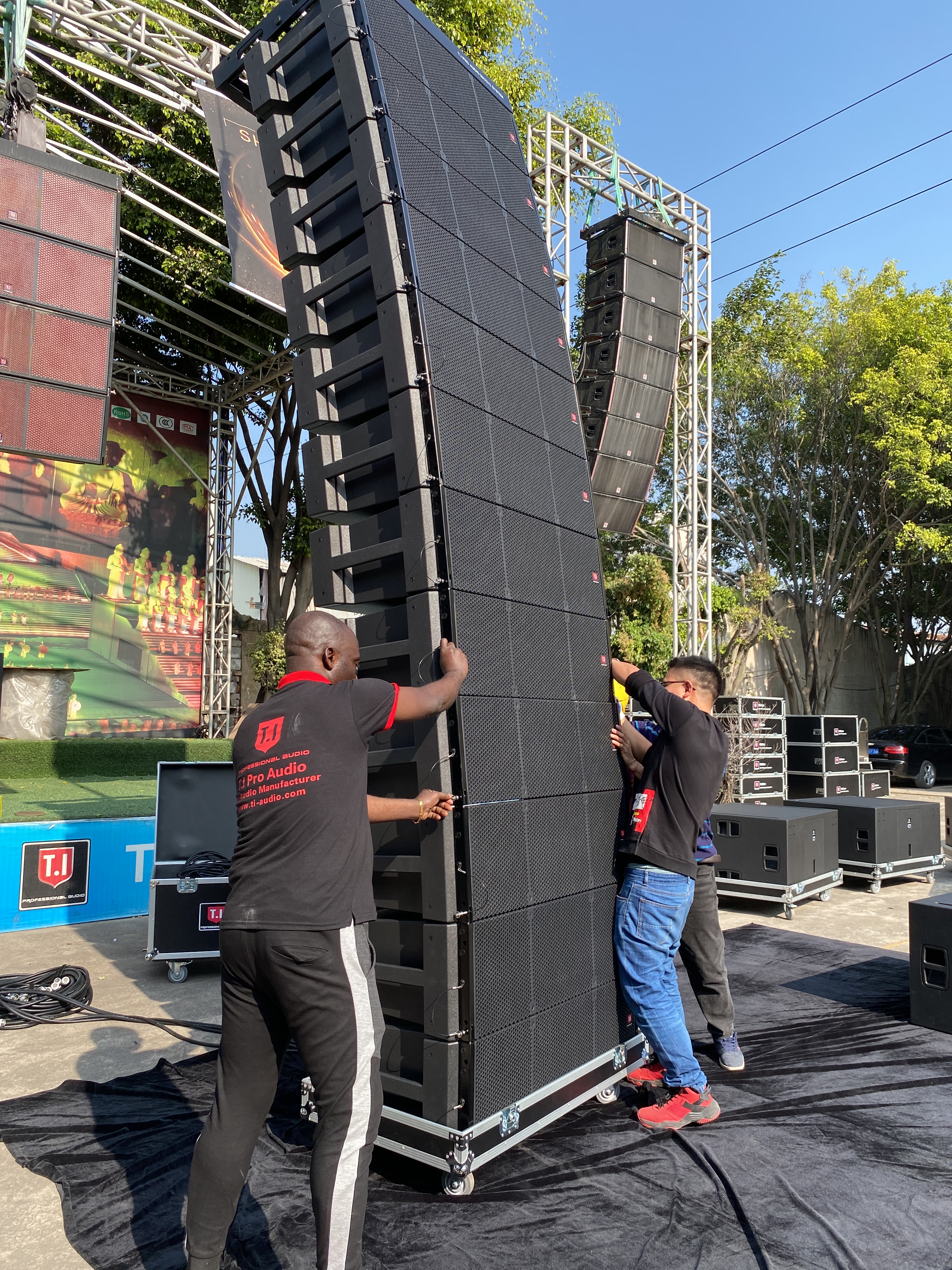 MAX212 T.I Pro Audio high quality dual 12-inch 3-way powered line array speaker system speakers for sale.