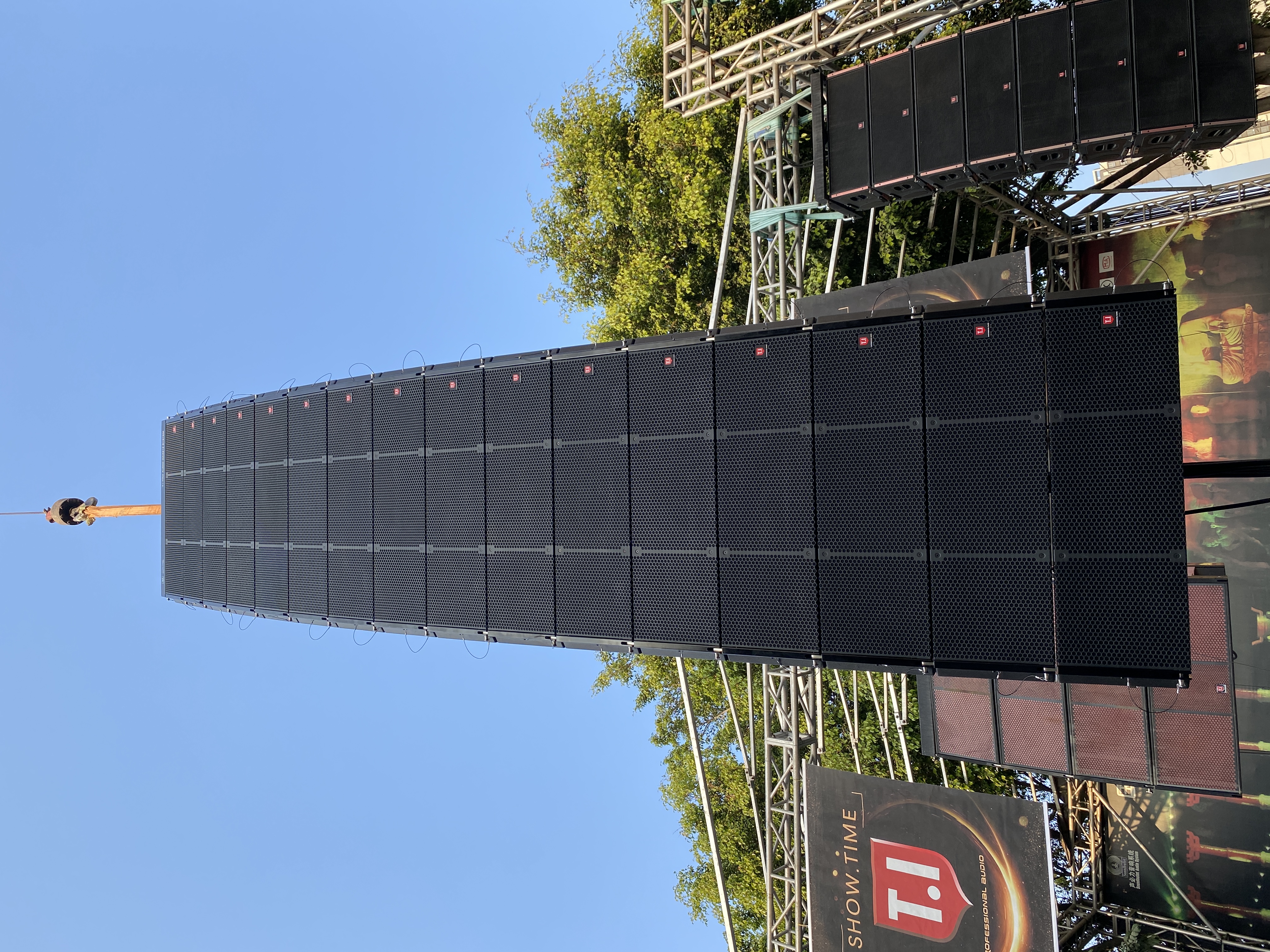 MAX212 T.I Pro Audio high quality dual 12-inch 3-way powered line array speaker system speakers for sale.