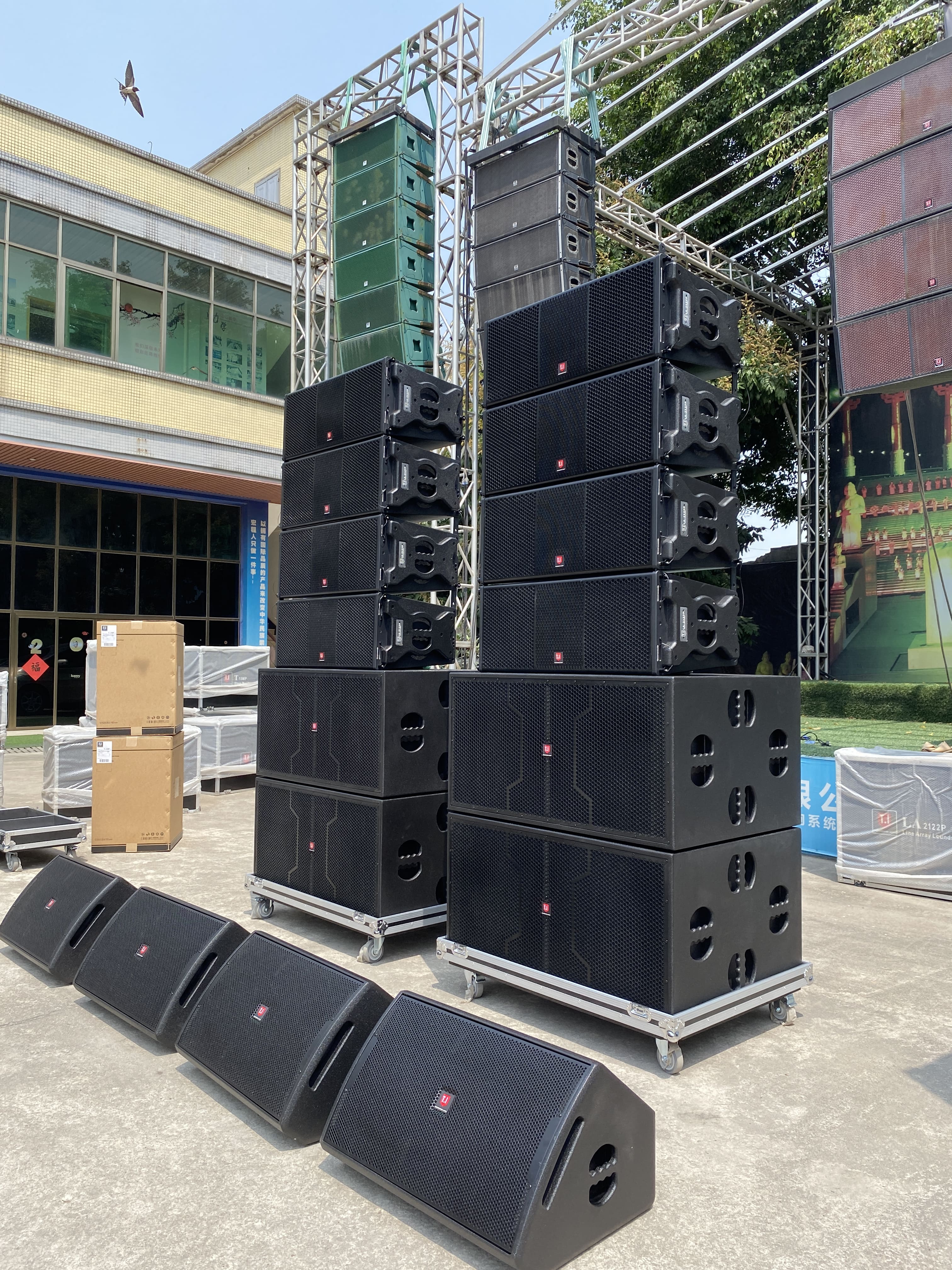 Subverting your perception! LA-2122 dual 12-inch line array the ultimate acoustic weapon that conquers all scenarios with just one box!