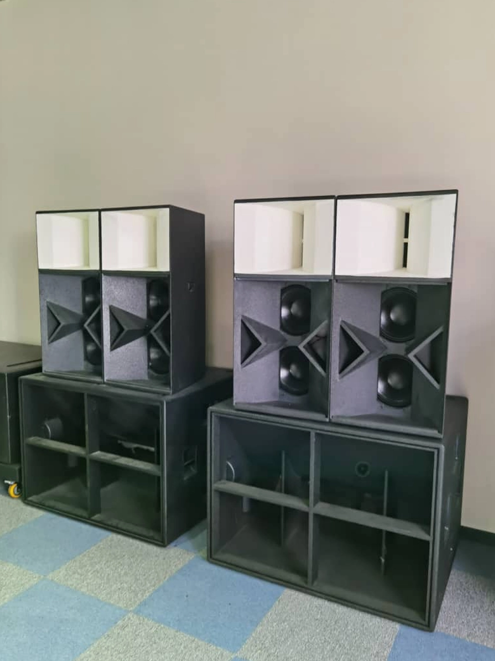 stage-speaker stage speaker