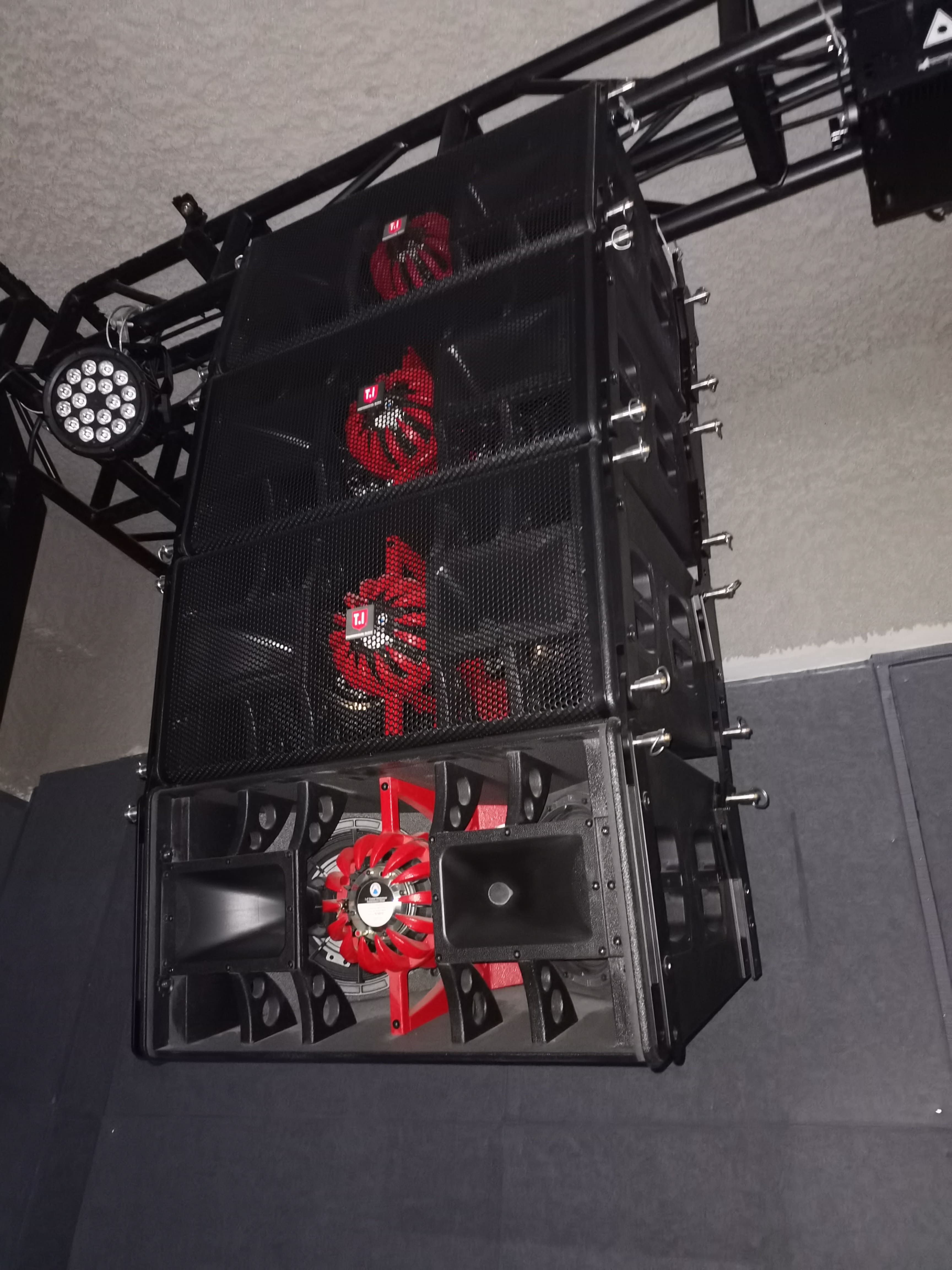 T.I Pro Audio Wolf Series Line Array System