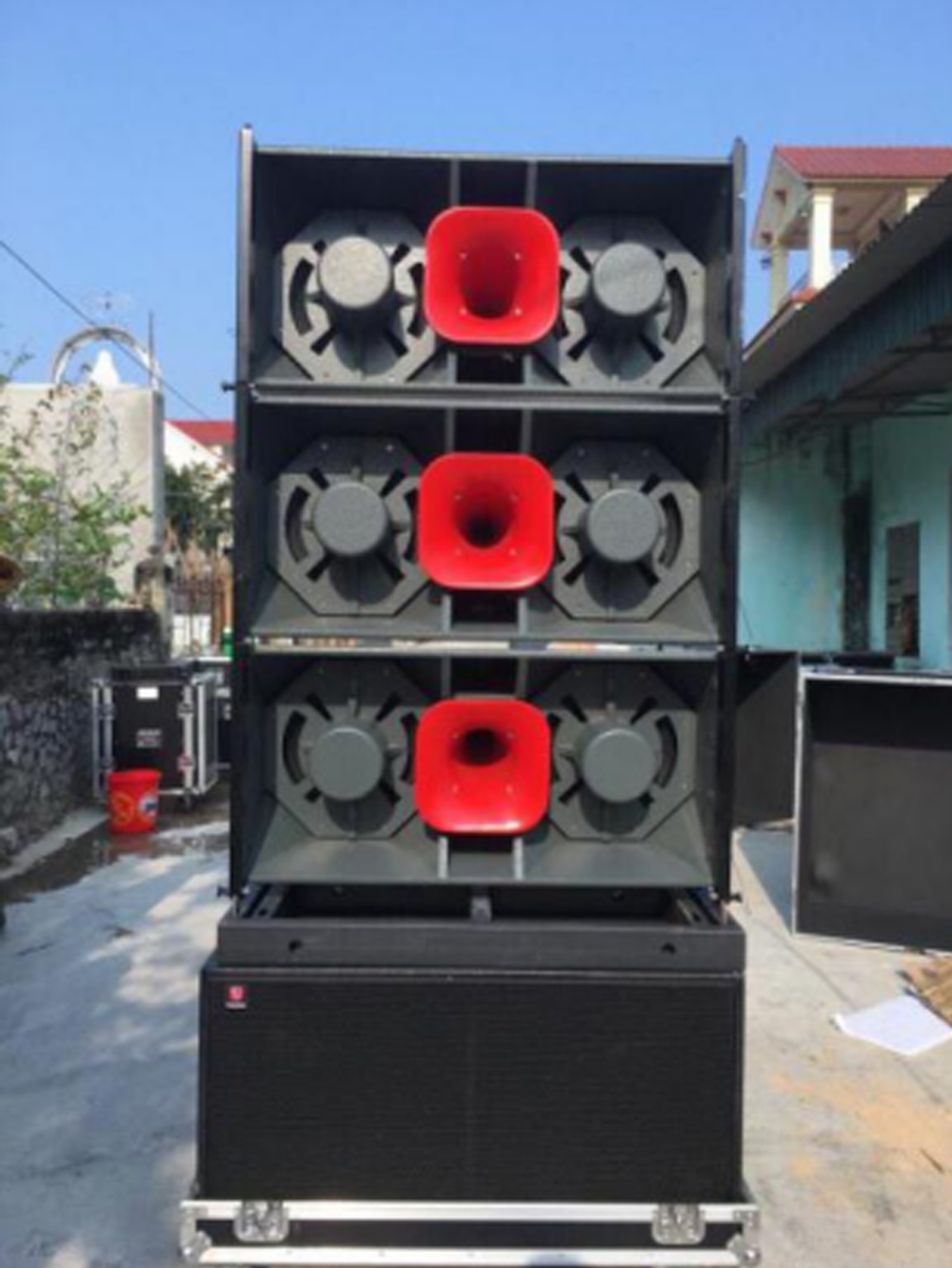 outdoor concert speakers