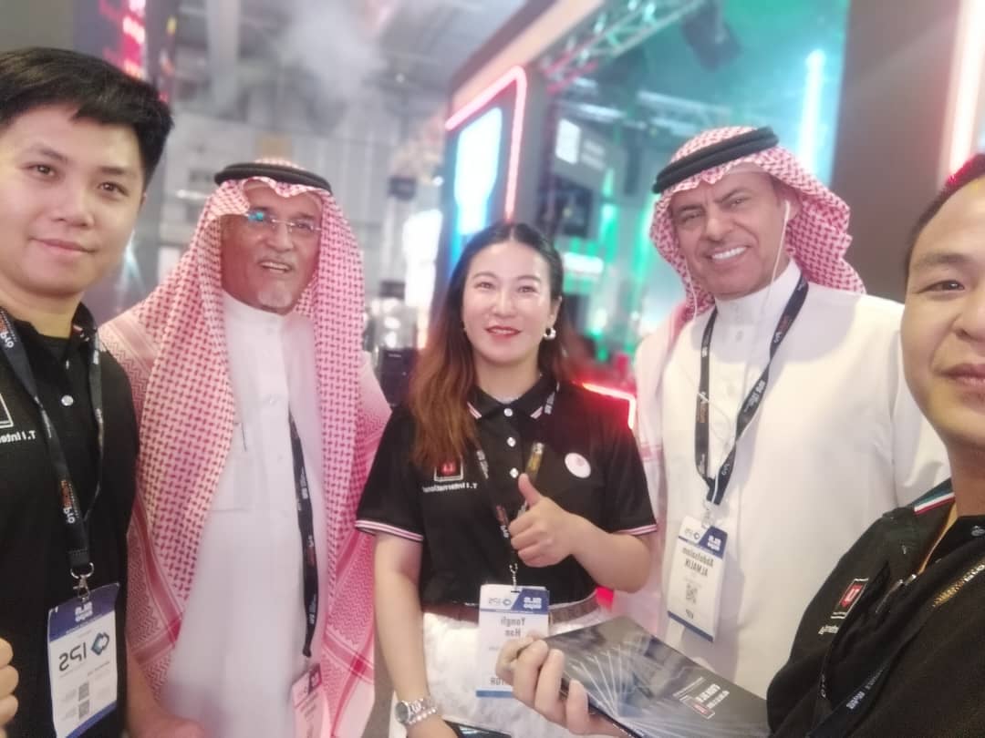 Today is last day in this expo,our booth is 1A10. we offer you high end system with factory price Hope to see your cool face again before we leave Very nice meeting you in SLS Expo Riyadh Saudi Arabia as a Chinese leading manufacture brand for LED Screen,
pro audio and lighting..🌹🌹