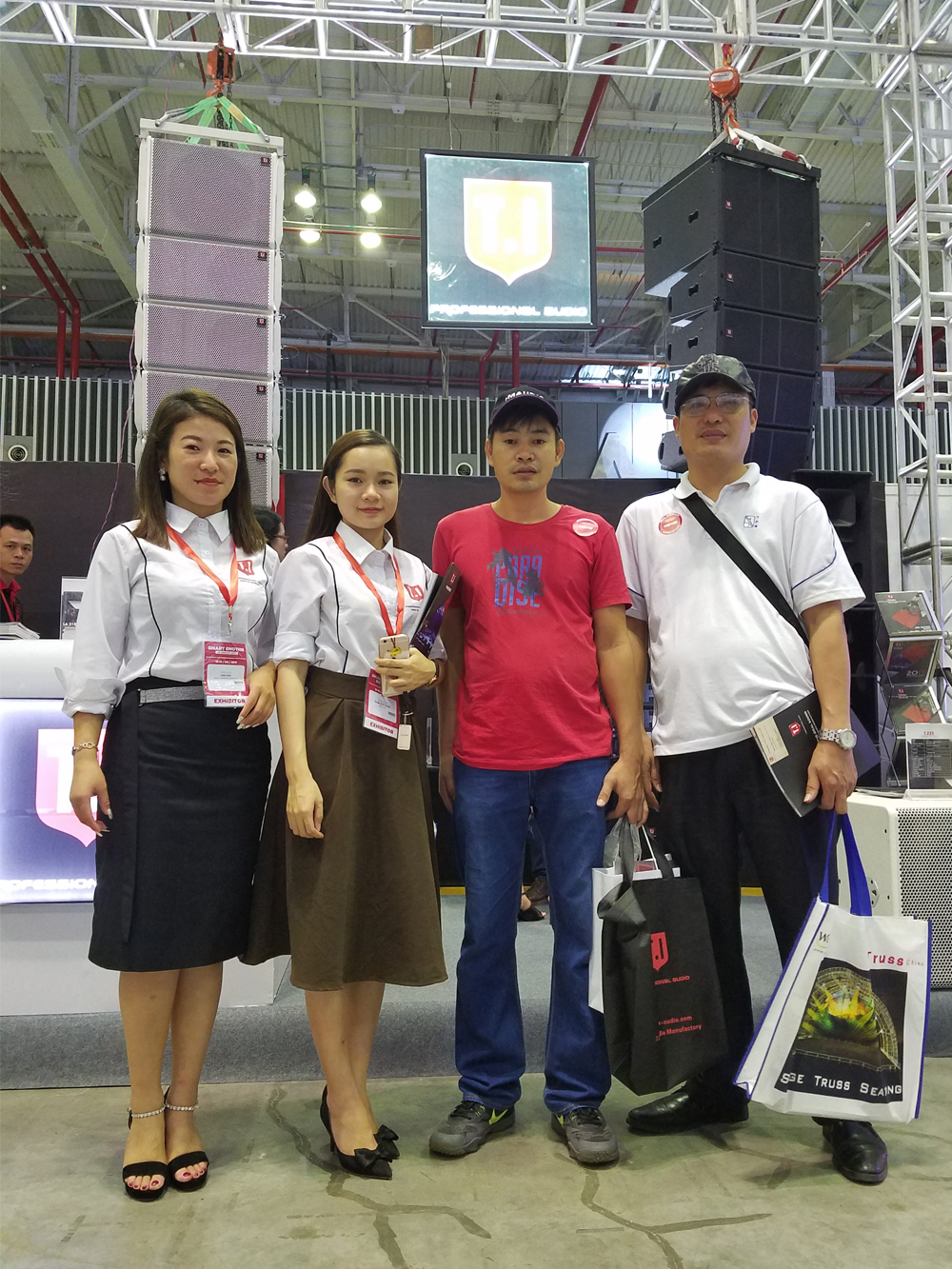 powered subwoofer pa 2017-04_International-Vietnam Lighting and Audio Exhibition (ASEAN)