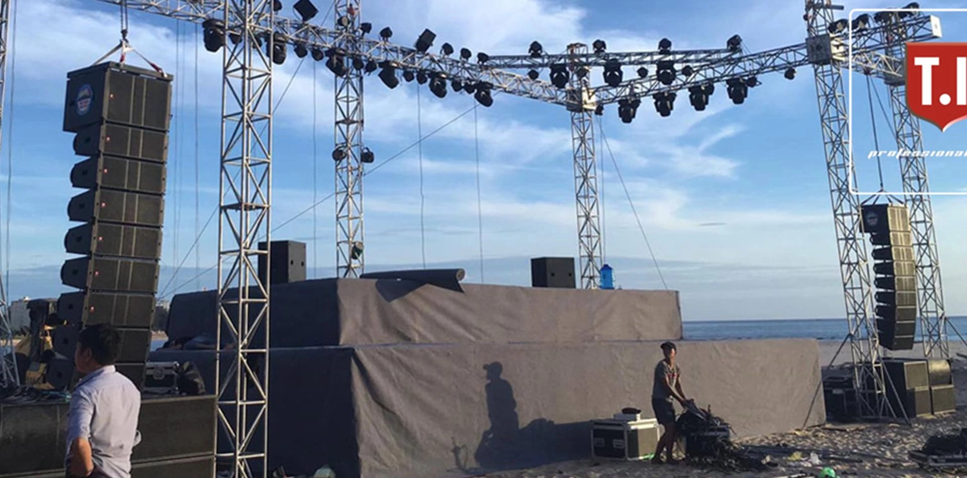 LA-210 line array