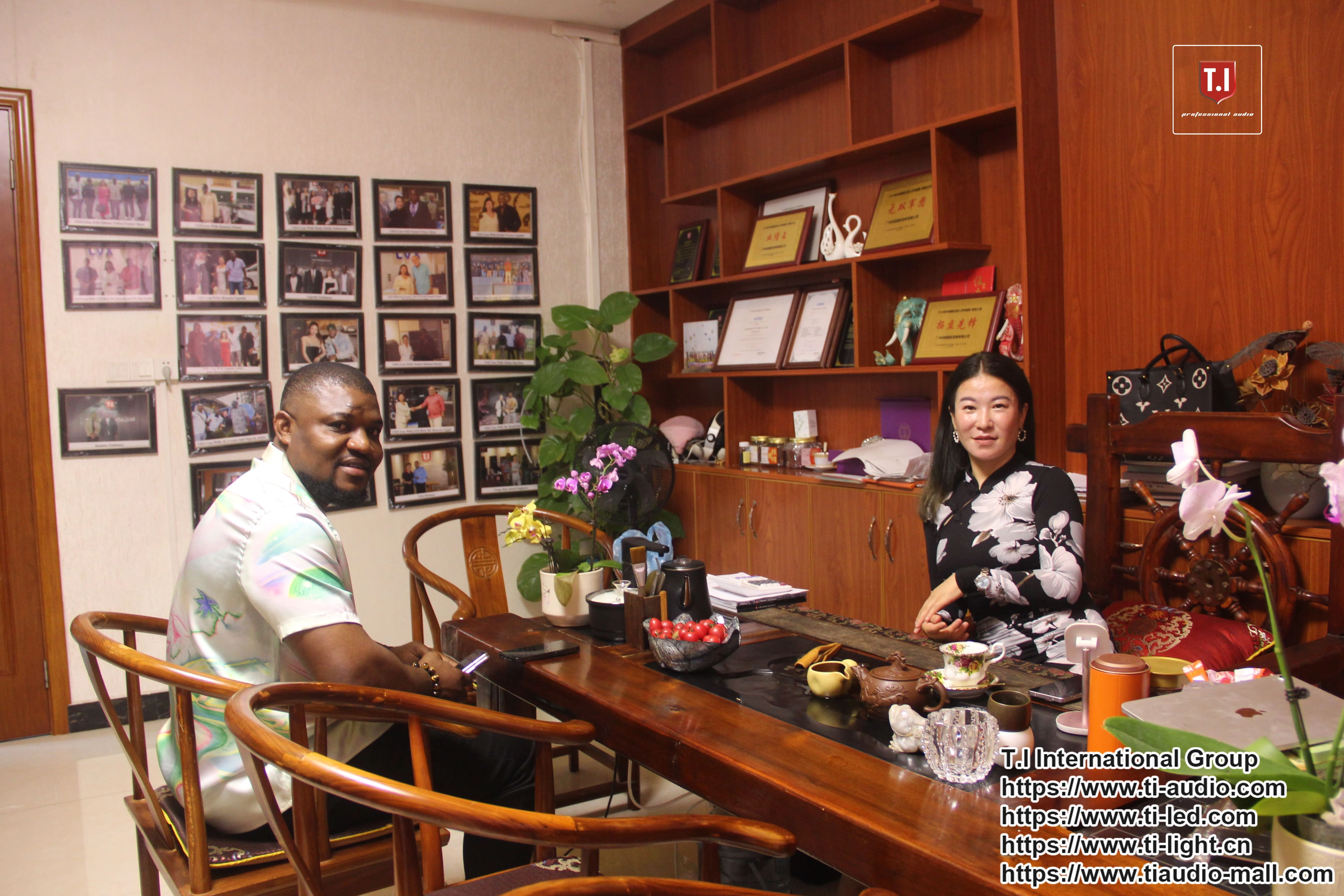 Welcome-Lisa's-clients-from-Nigeria-to-visit Welcome Lisa's clients from Nigeria to visit