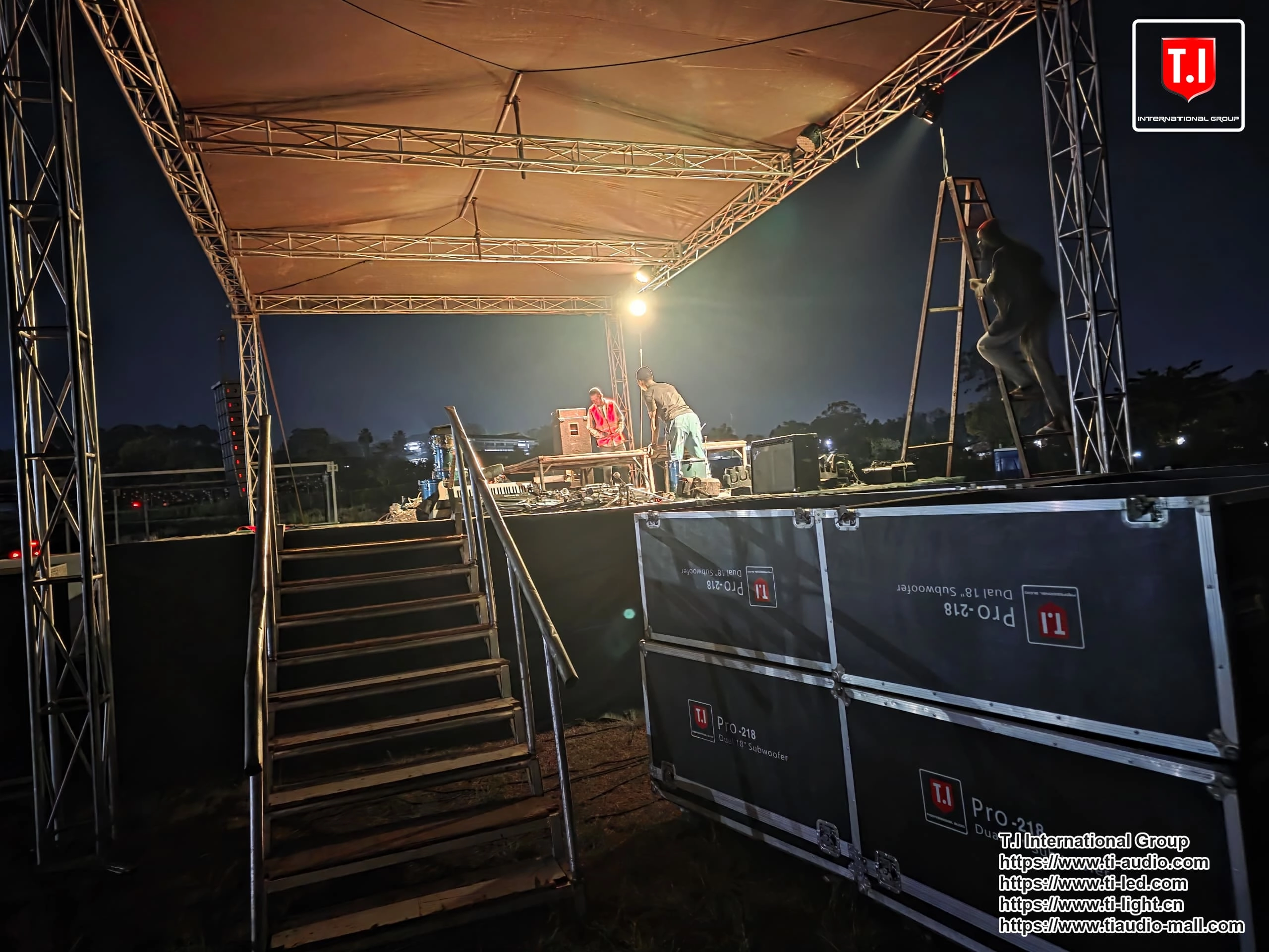 T.I Events in Malavi for Mr Tonderai last night.  Full Set T.I dual 10'' line array +stage truss +Led Screen from T.I Group.