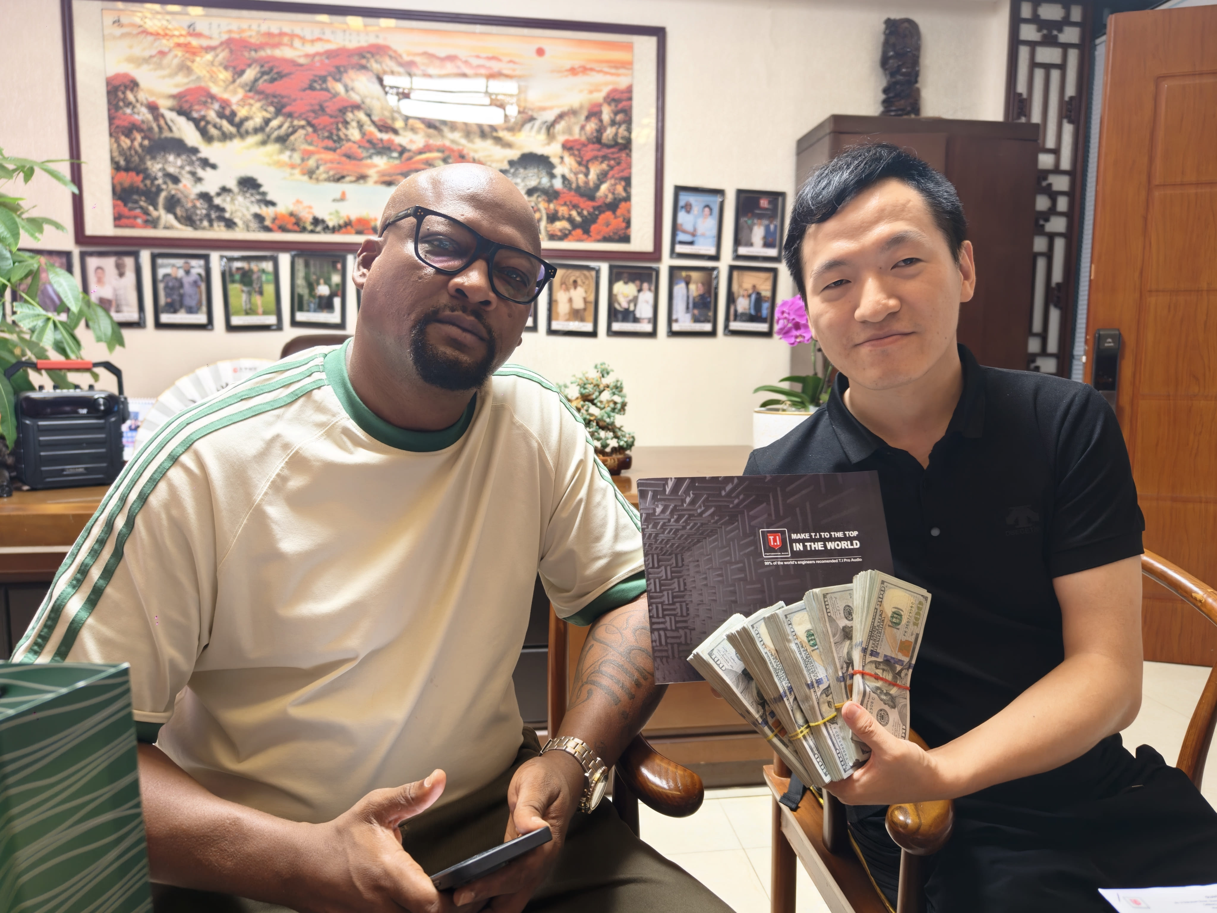 Welcome Benedi Records customers from Guinea to visit!