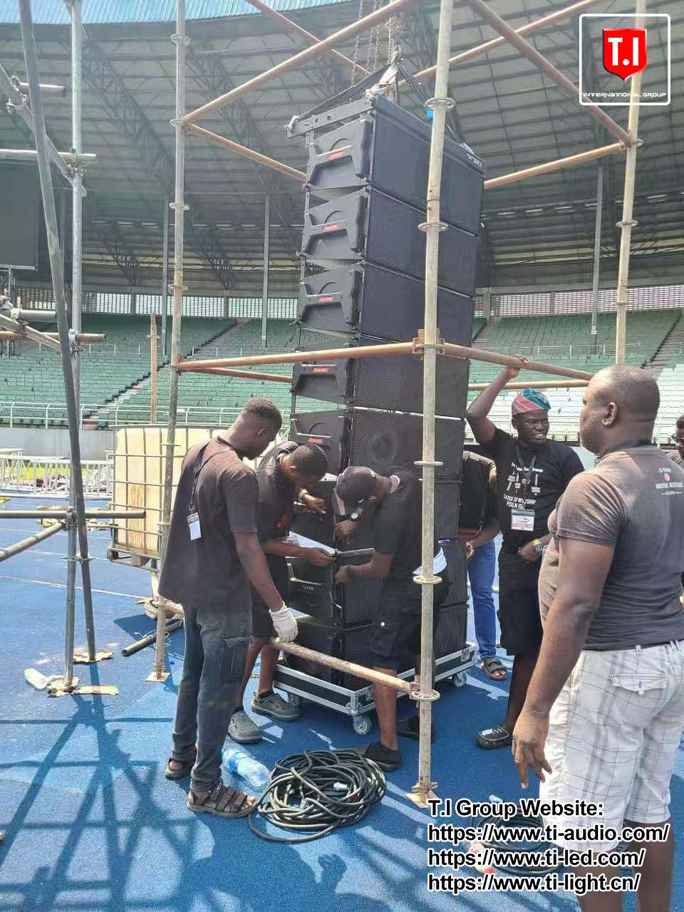 88 pieces LA-212 line array + lighting +stage trus (9)