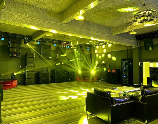 line array indoor show room