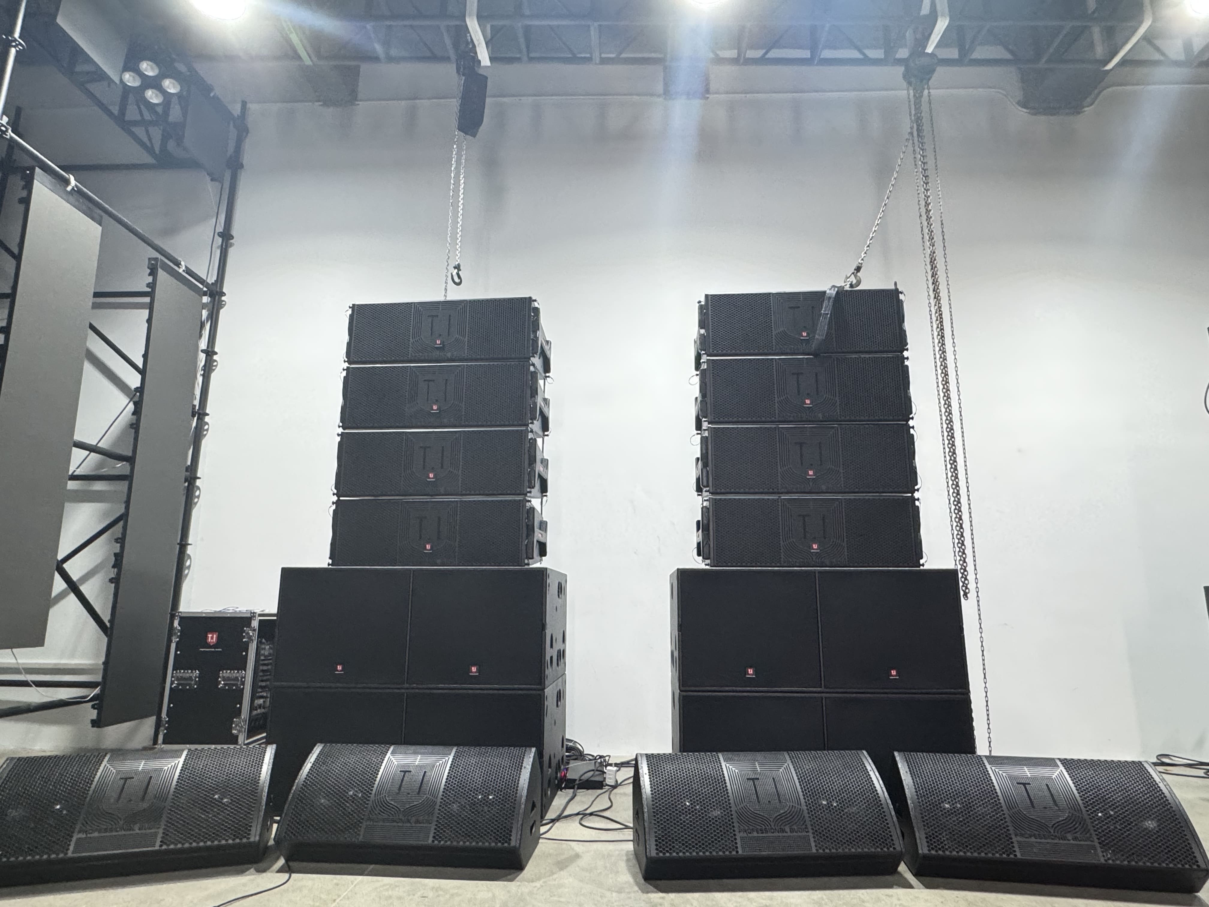 LA 212P Dual 12“ 3-way line array.2