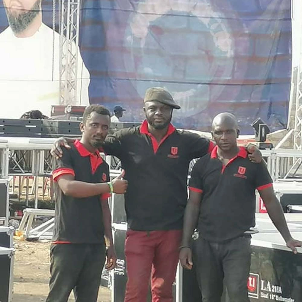 Ghana performs LA-215A line array sound