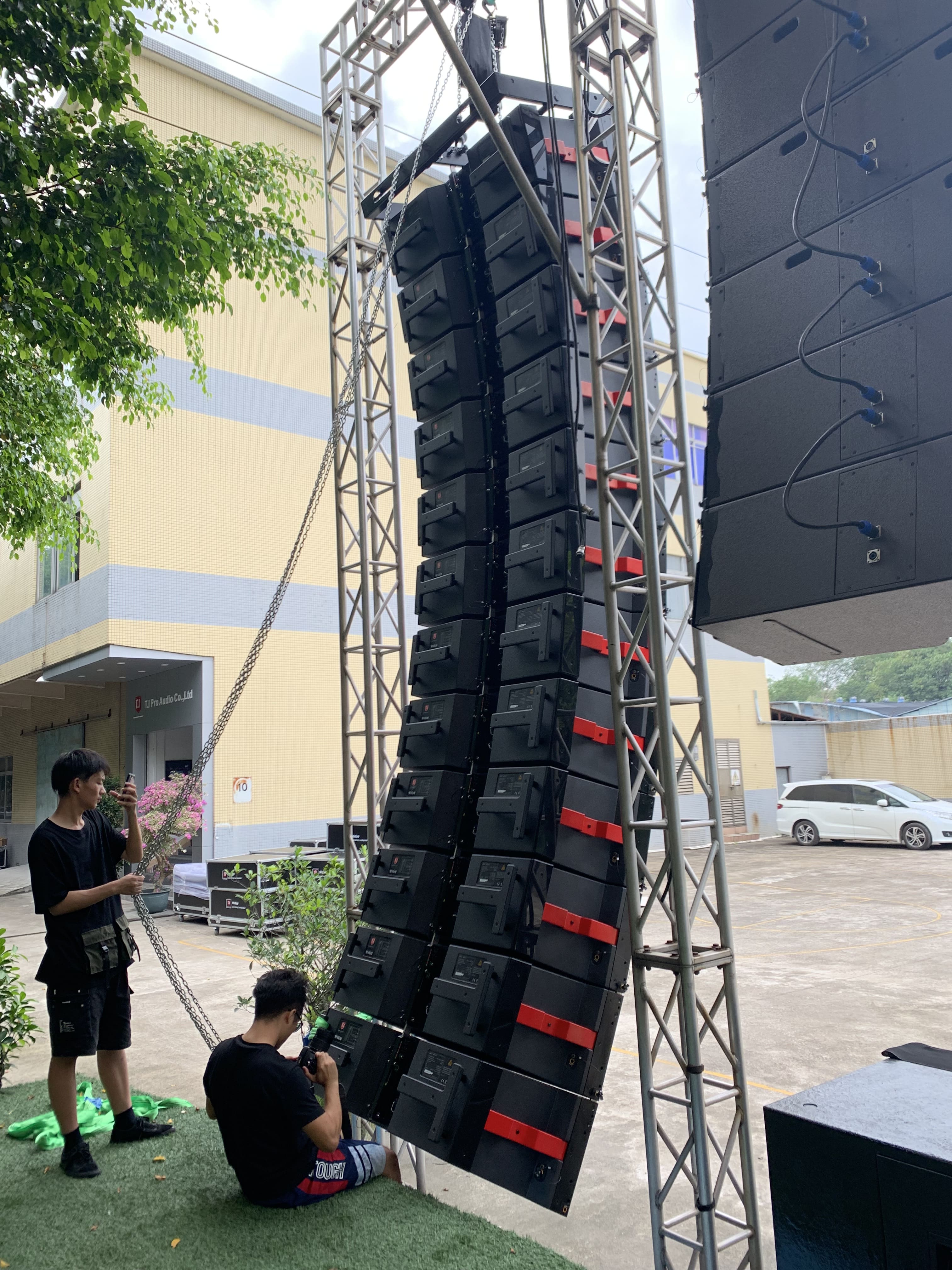 MAX215 is a victory line array speaker flag planted in the midst of wind and rain
