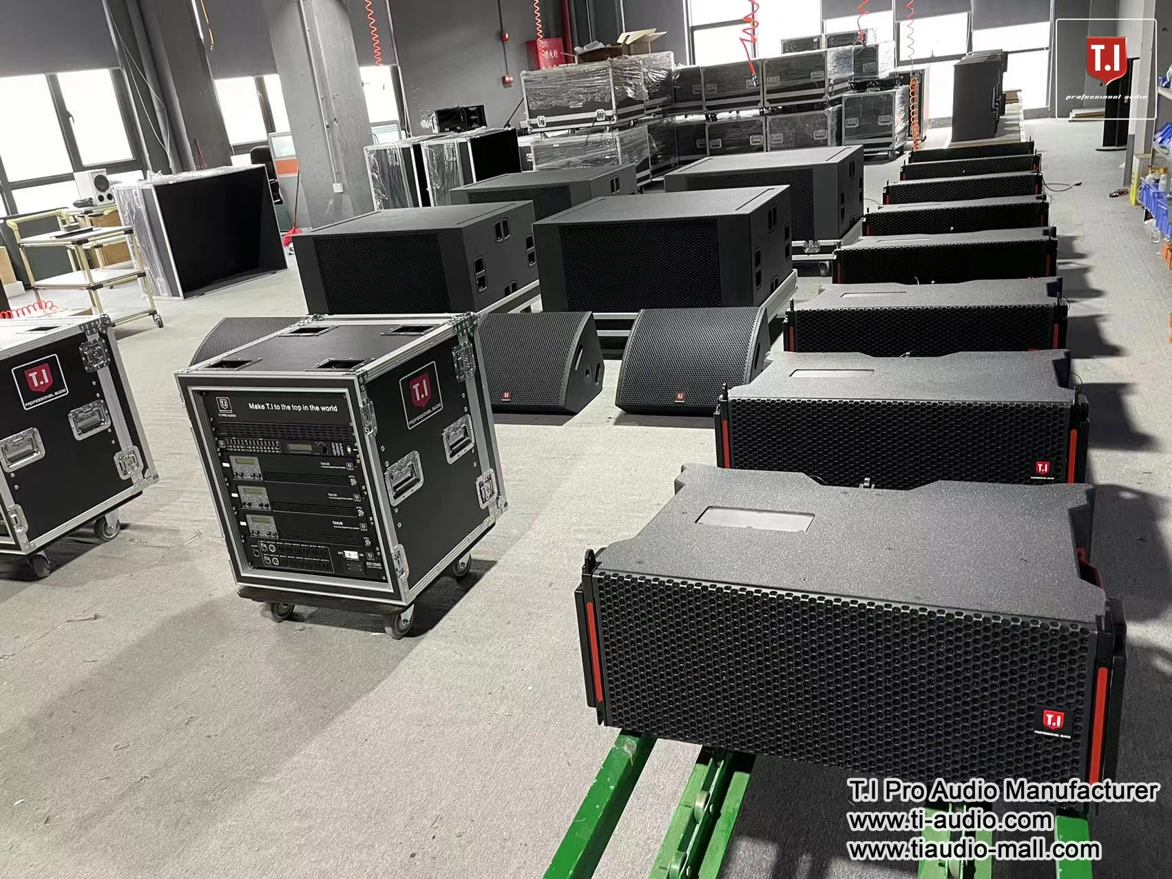 MAX12-line-array-system-in-production--(3) MAX12 line array system in production (3)