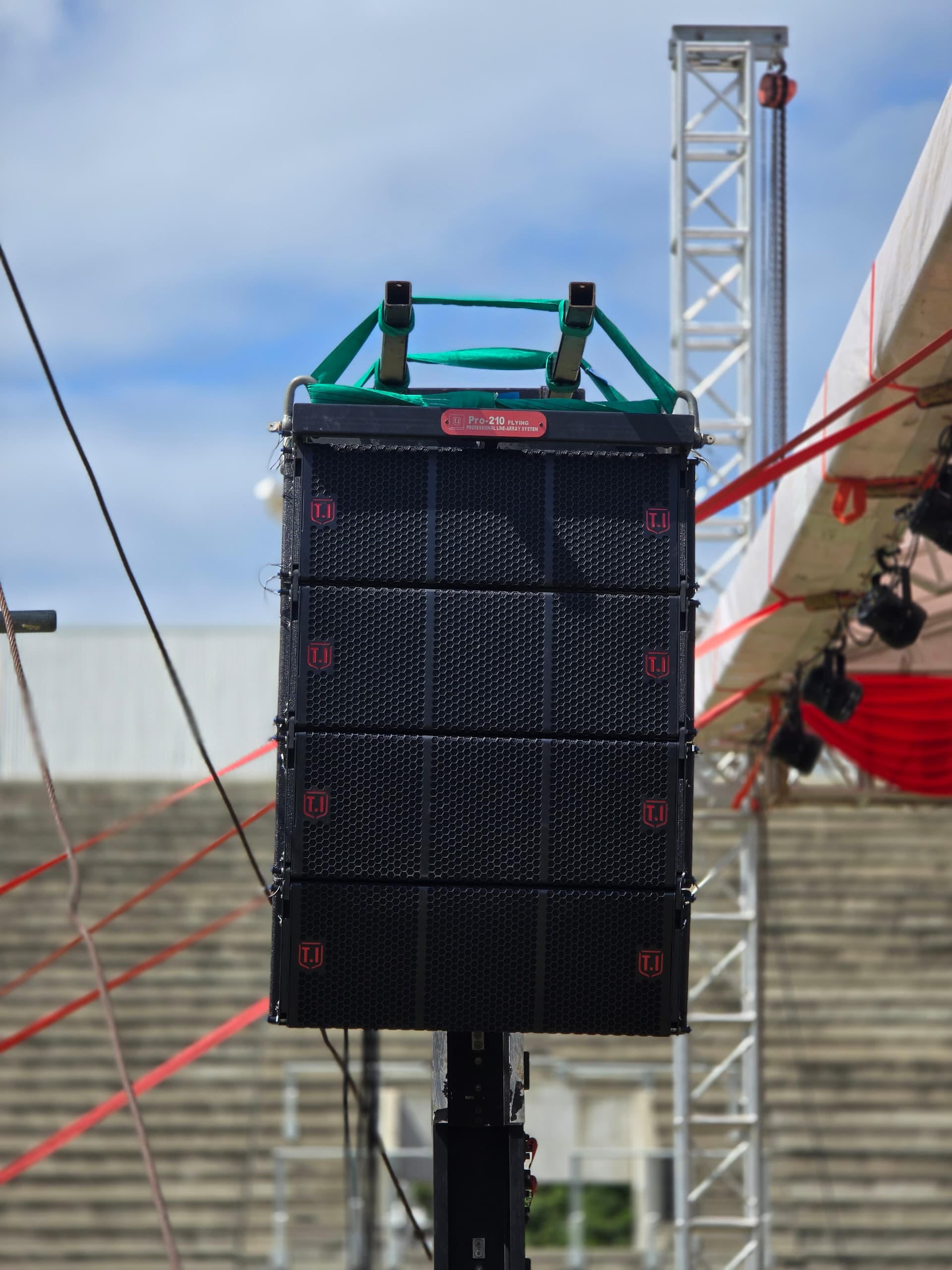 Complete set line array system,Lighting,stage truss and led screen in Port Moresby, Papua New Guinea.