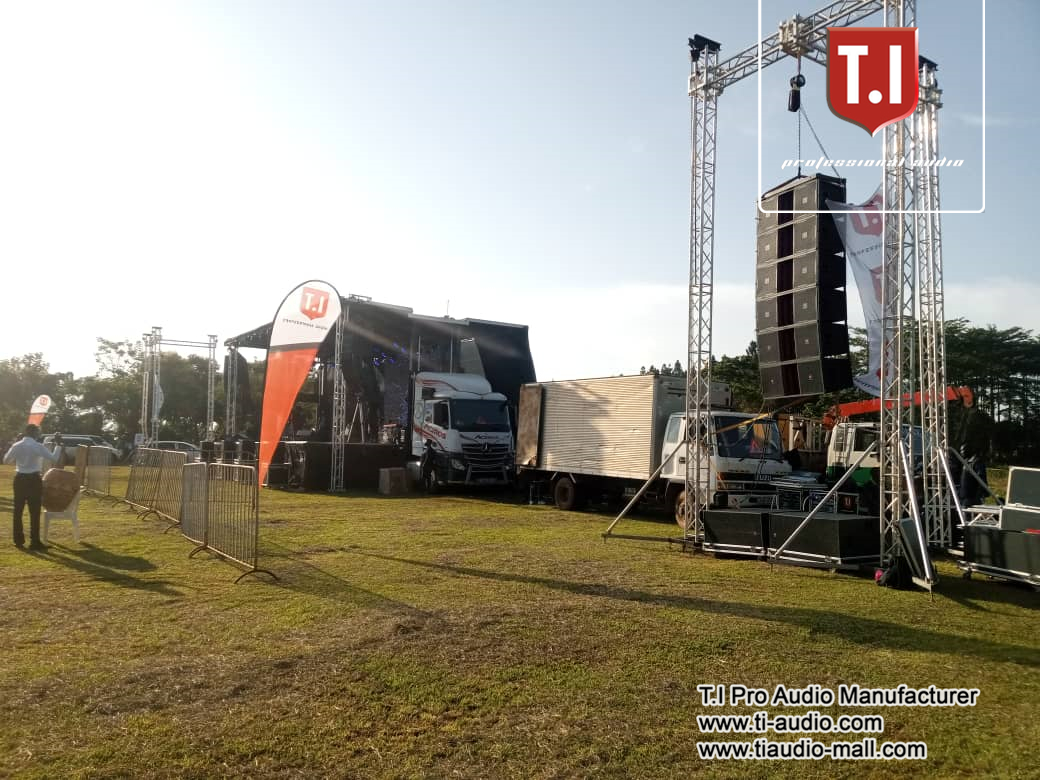 Stage Truck By T.I International Install.
Full Truck with sound,lighting,truss and led fully stage truck solution.