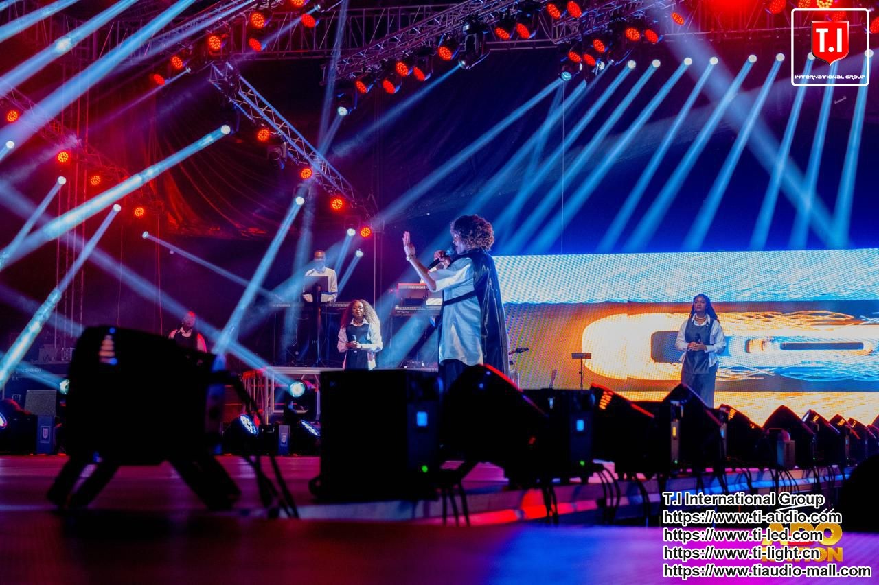 Complete two containers of T.I sound system,lighting,stage truss and led in Congo Shows, in the city of Lubumbashi.