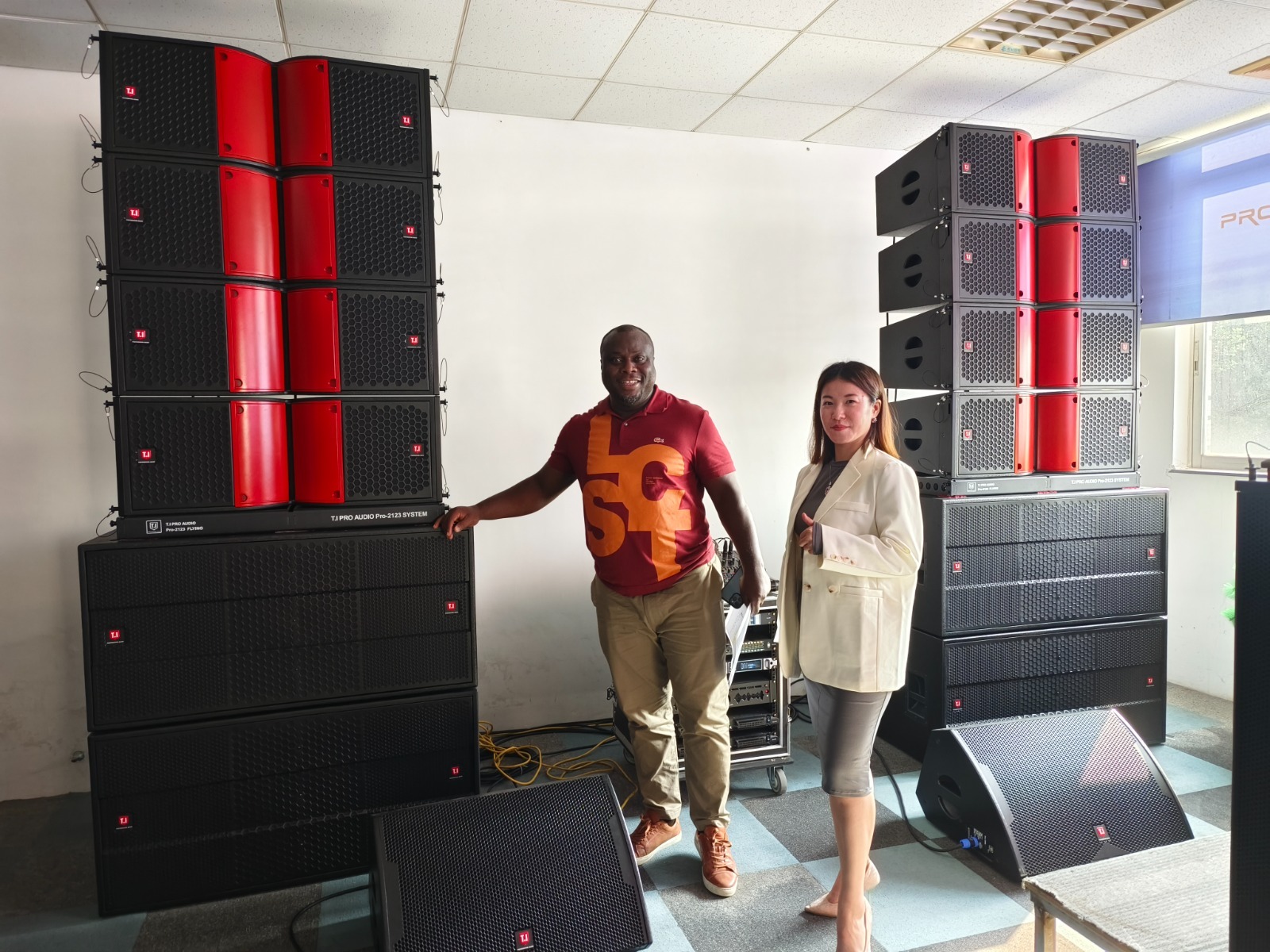 Pro-2123 dual 12 inch line array in events