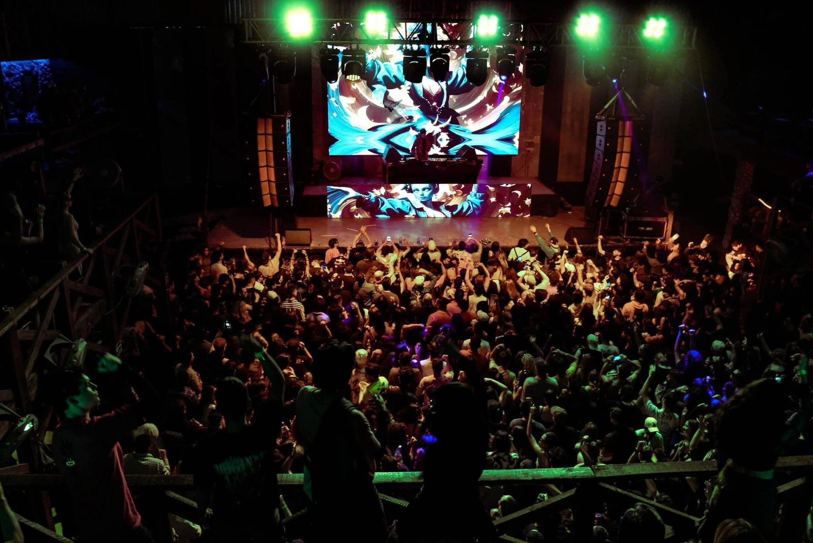 Pro-2123 dual 12 inch line array in events