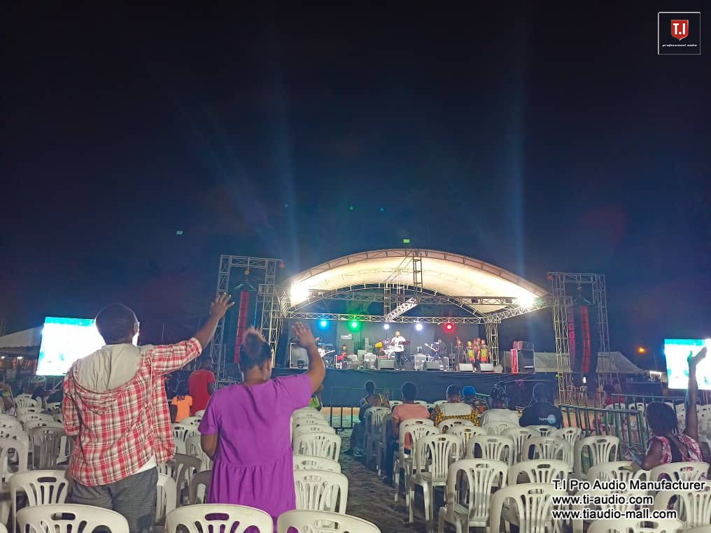 Pro-2123 dual 12 inch line array in events