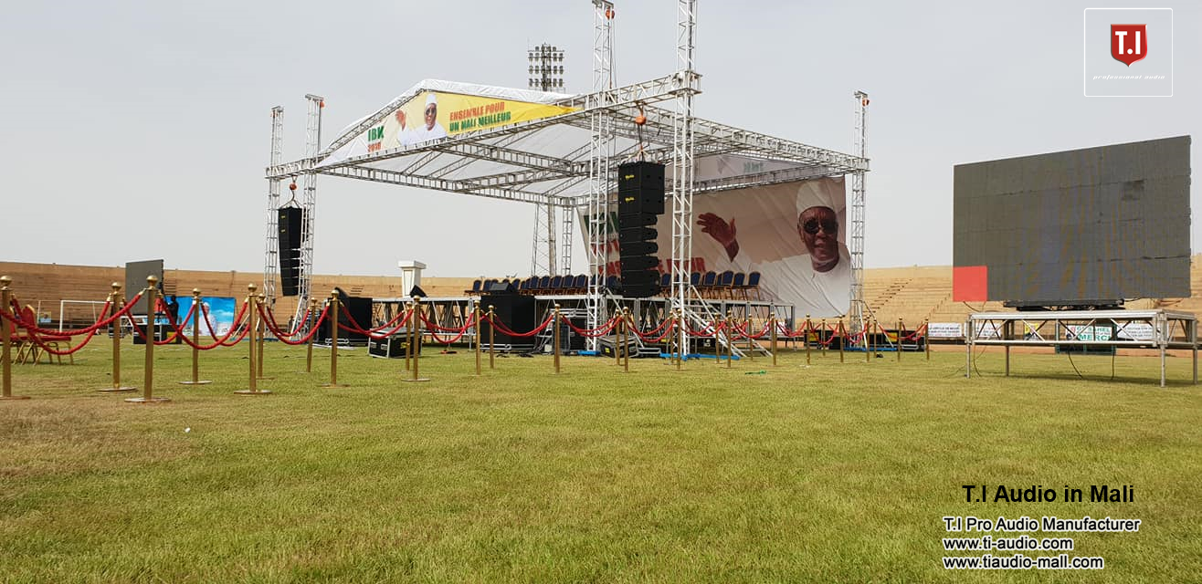 T.I Audio in Mali.Entering the stage and backstage of a concert performance...