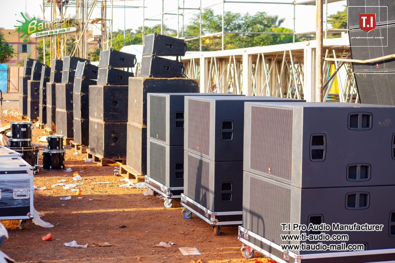 T.I Audio in Mali.Entering the stage and backstage of a concert performance...