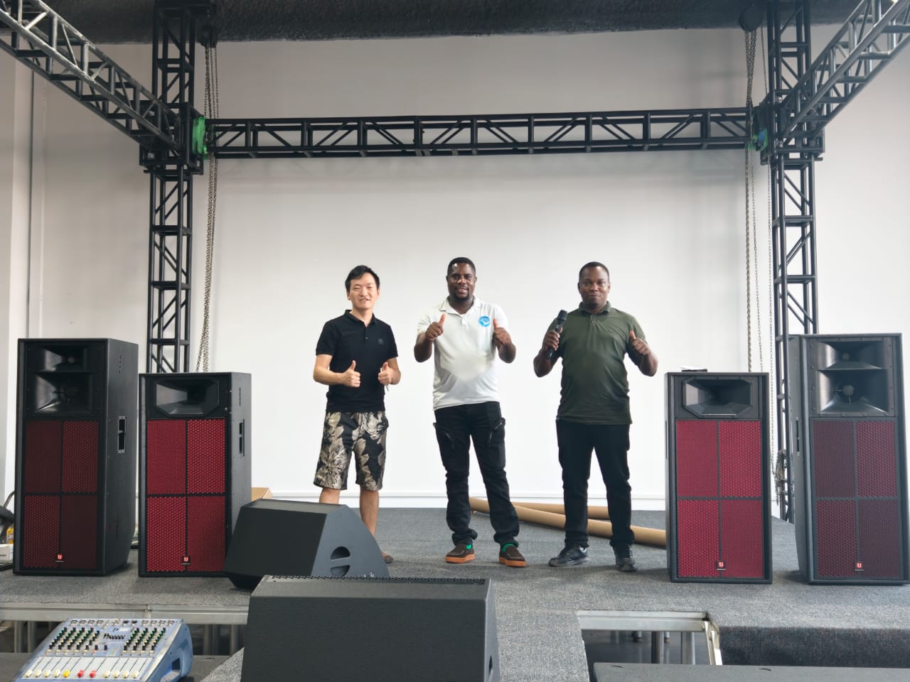 Welcome Uganda clients visiting T.I International Group new company and place order immediately.🥳🥳