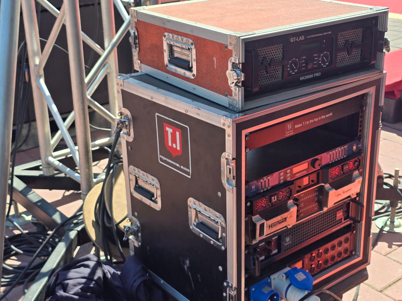 🎤 Elevate Your Sound with Ti Pro Audio LA-210 Dual Line Array System in East Timor! 🎶
