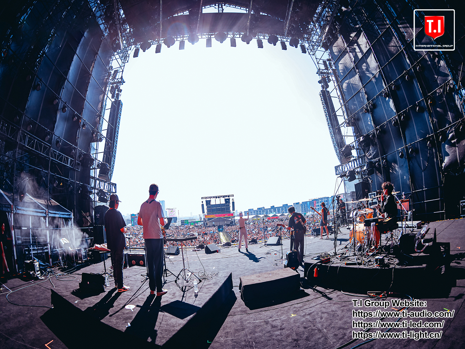 Why One-Stop Audio, LED Screen, and Lighting Solutions Help Churches Save Time and Budget (2)