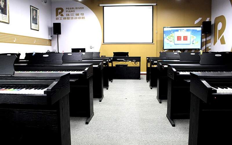 Adult digital piano classroom