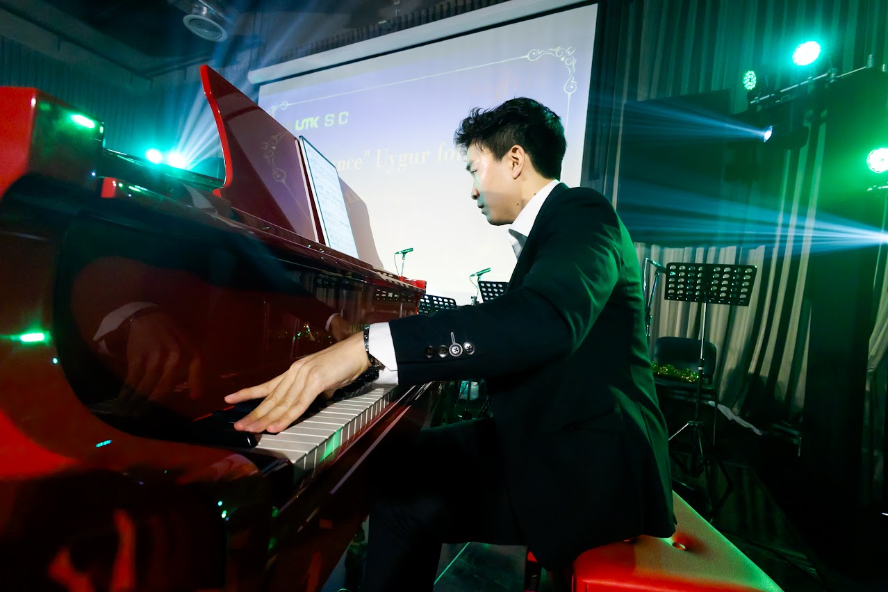 FLYKEYS GP6100 digital piano