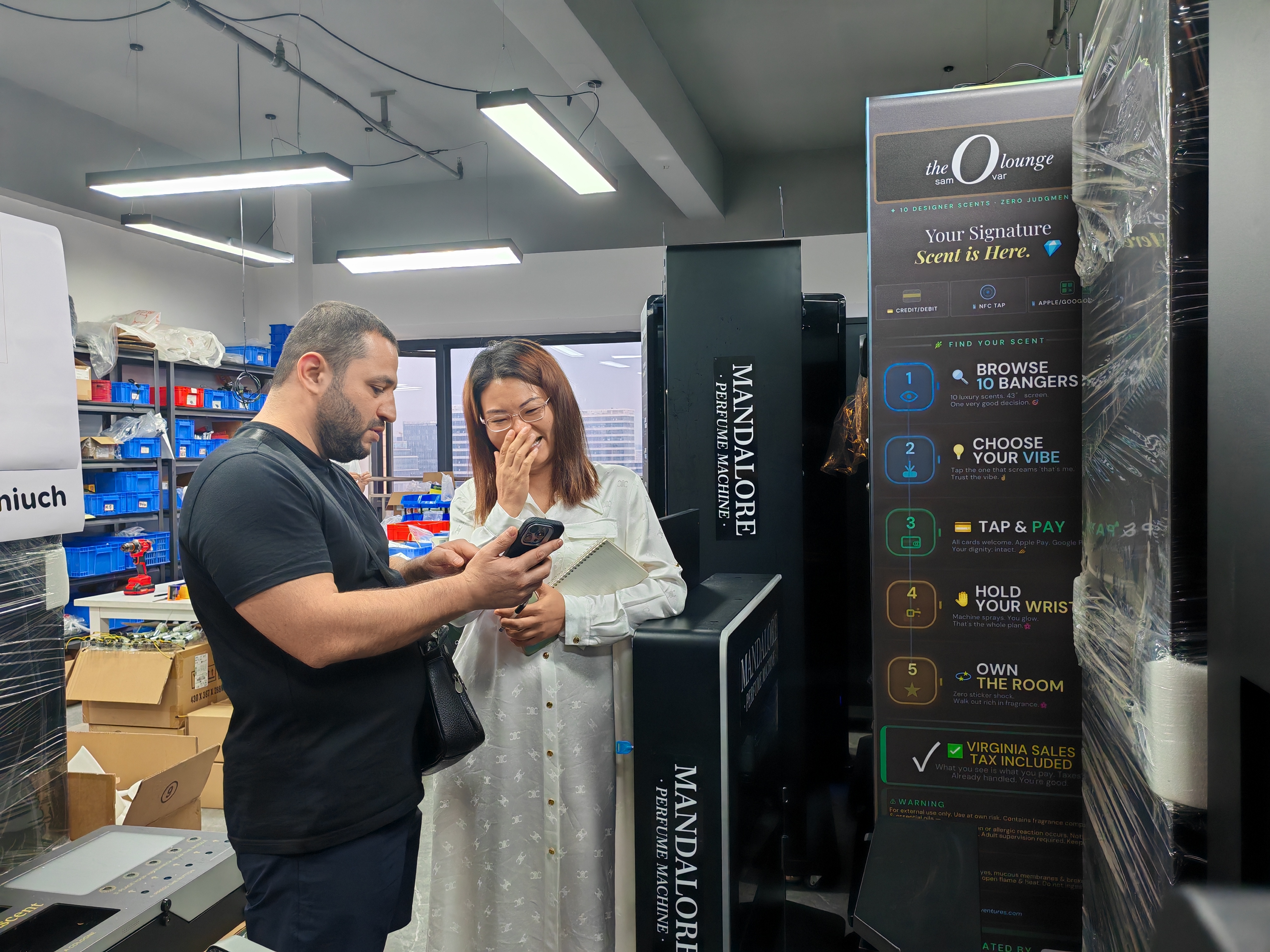 MAKMIK sales representative Gugu received a perfume spray vending machine buyer from Tajikistan.