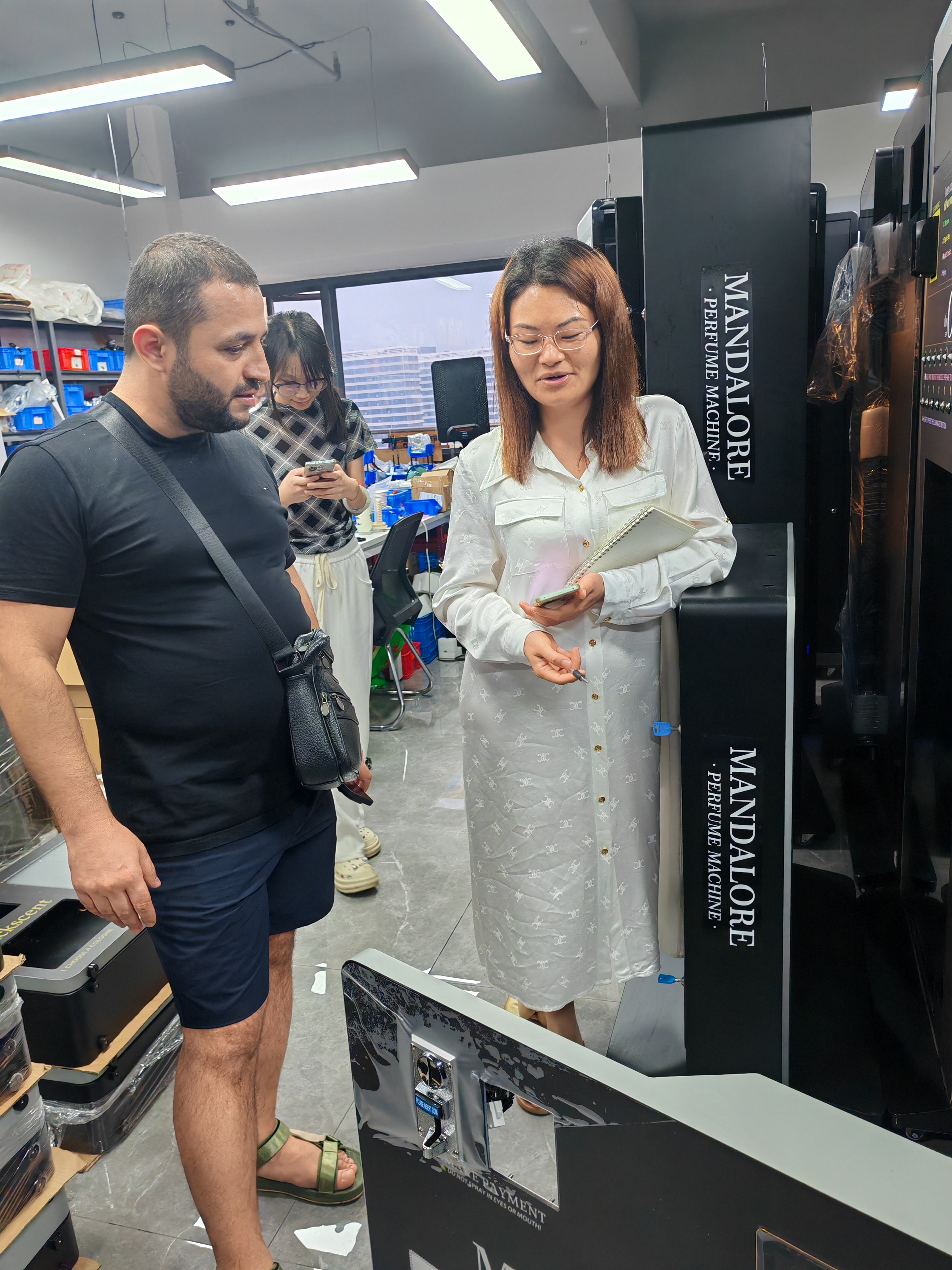 Introduce the MK-PM-005 perfume vending machine to customers; a ten-spray wall-mounted vending machine.