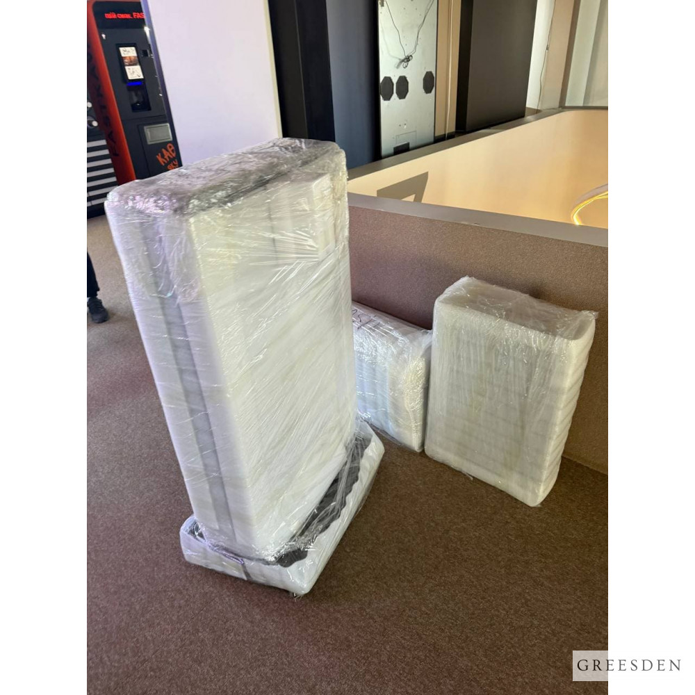 Ukraine's Greesden has received the MK-PM-T001 perfume vending machine, wrapped for delivery. Ukraine's Greesden has received the MK-PM-T001 perfume vending machine, wrapped for delivery.