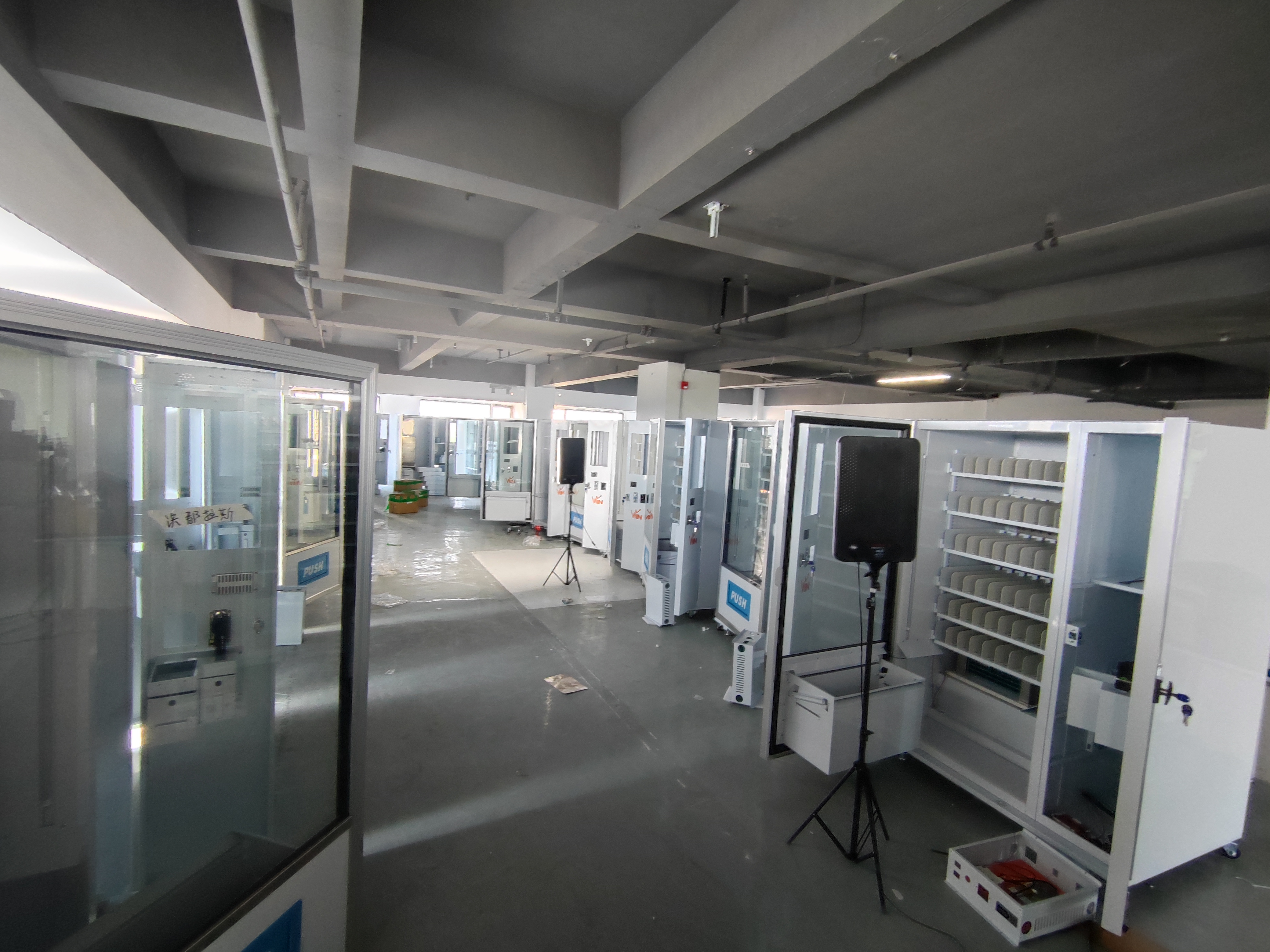 makmik-custom-vending-machine-project-el-salvador.jpg