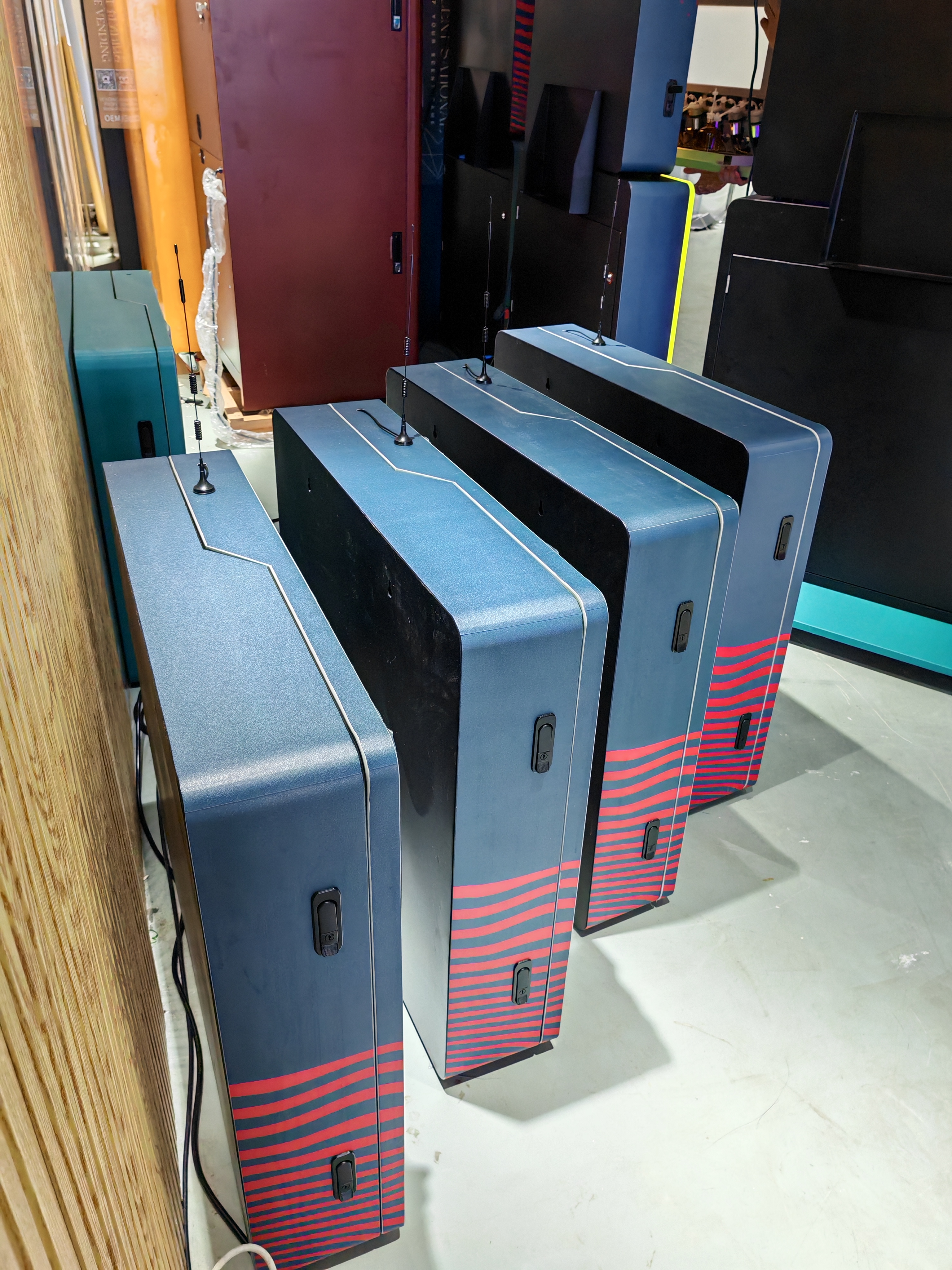 MAKMIK perfume vending machines, a Chinese brand, are exported with high-quality products and undergo pre-shipment inspection.
